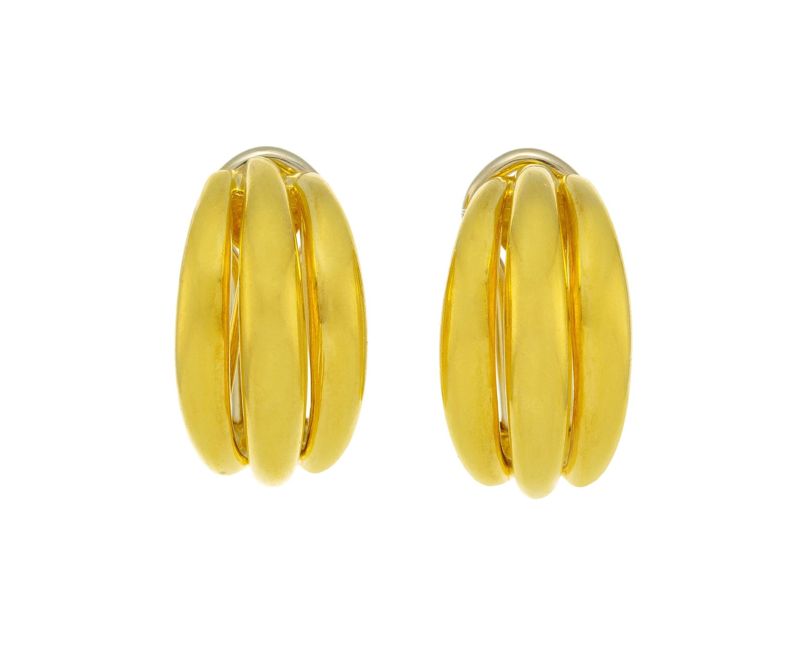 Bucherer, paire de clips d'oreilles or 750 composés de 3 bandes bombées, signés, h. 2: Bucherer, paire de clips d'oreilles or 750 composés de 3 bandes bombées, signés, h. 2 cm, 12g Condition Bon état de conservation général. Présence de rayures et micr