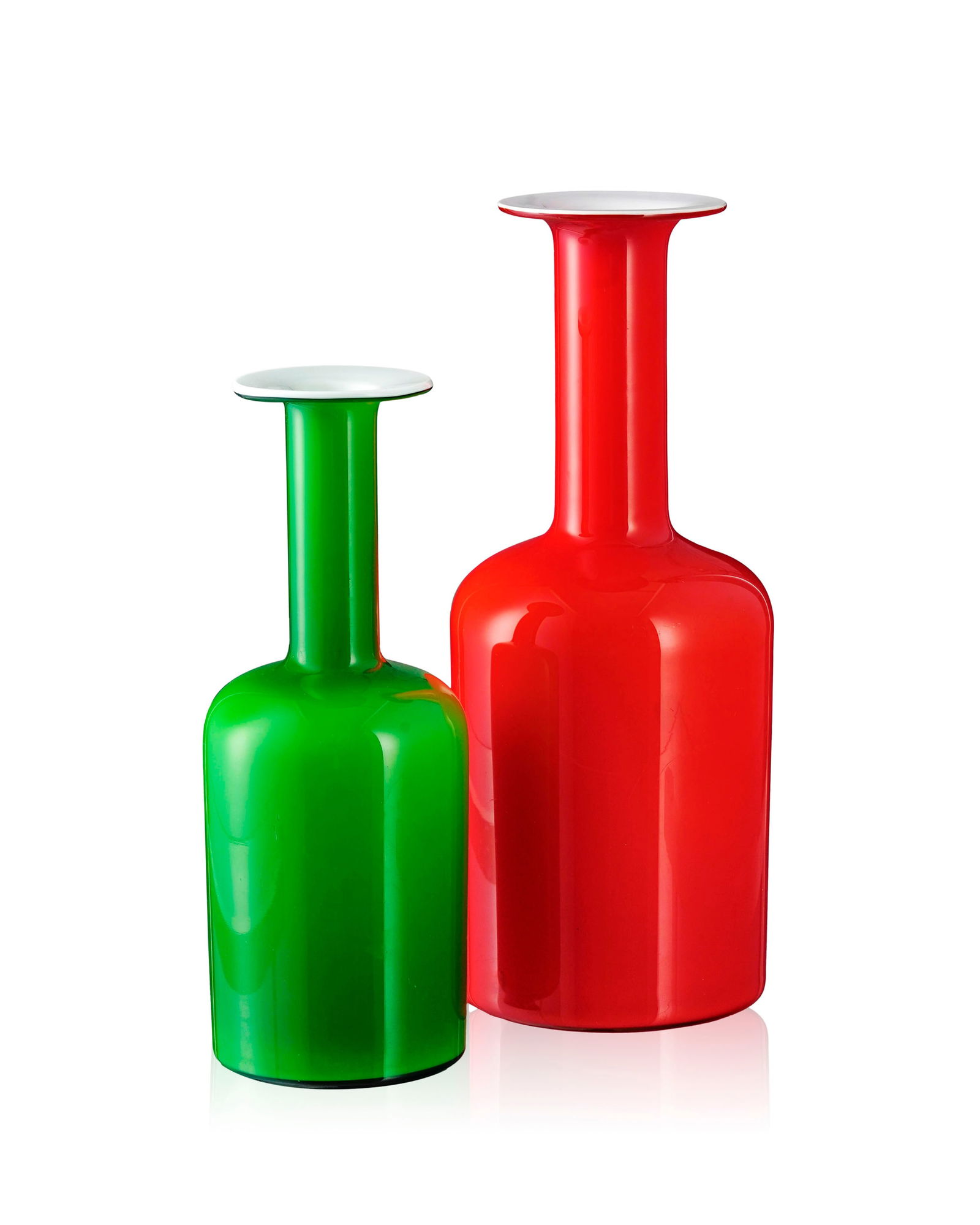 Ensemble de 2 vases bouteille en verre rouge, vert et blanc, Karlstrup Holmegaard, Danemark, circa 1: Ensemble de 2 vases bouteille en verre rouge, vert et blanc, Karlstrup Holmegaard, Danemark, circa 1960, design Otto Brauer et Per Lütken, h. 26 et 31 cm
