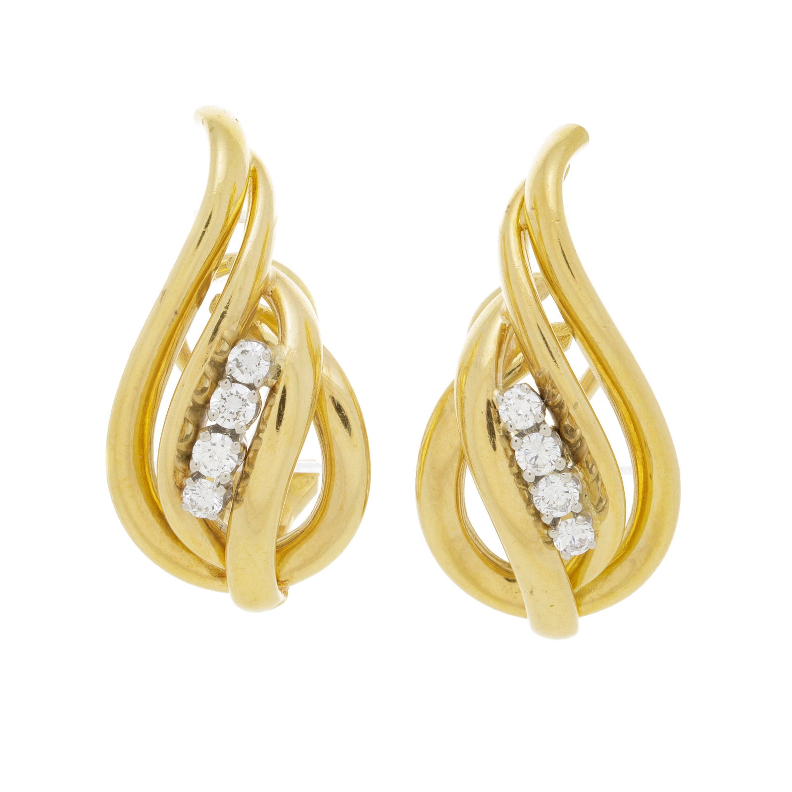 Bucherer, paire de clips d'oreilles 2 ors 750 stylisant un décor végétal serti de dia: Bucherer, paire de clips d'oreilles 2 ors 750 stylisant un décor végétal serti de diamants taille brillant, signés, h. 2.6 cm, 13g Condition Montures: Bon état de conservation