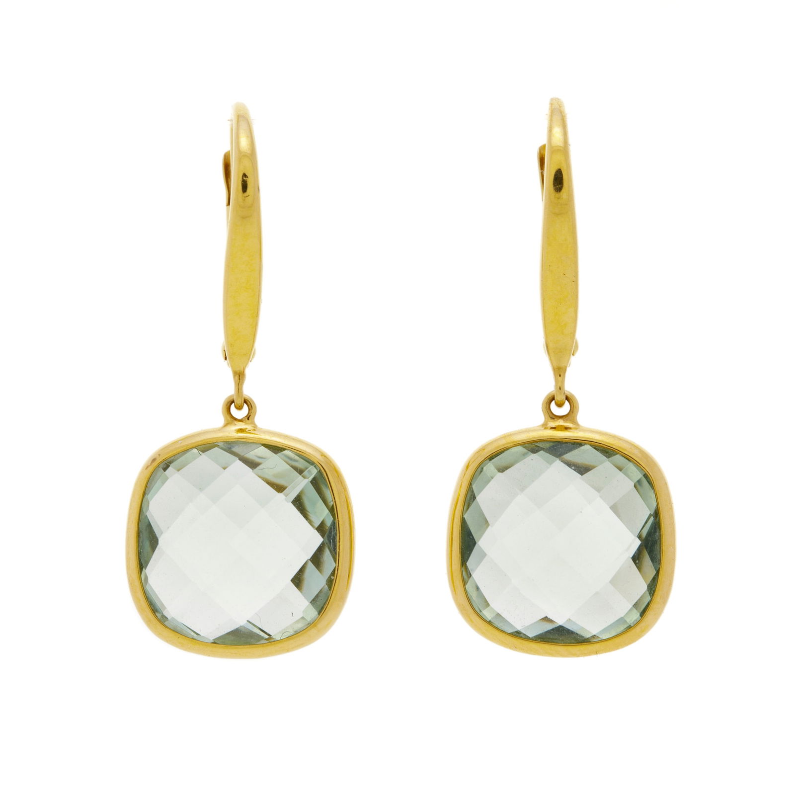 Bucherer, paire de pendants d'oreilles or 750 retenant des quartz verts facettés, signés, : Bucherer, paire de pendants d'oreilles or 750 retenant des quartz verts facettés, signés, h. 2.5 cm Condition Très bon état de conservation général. Quelques micro rayure