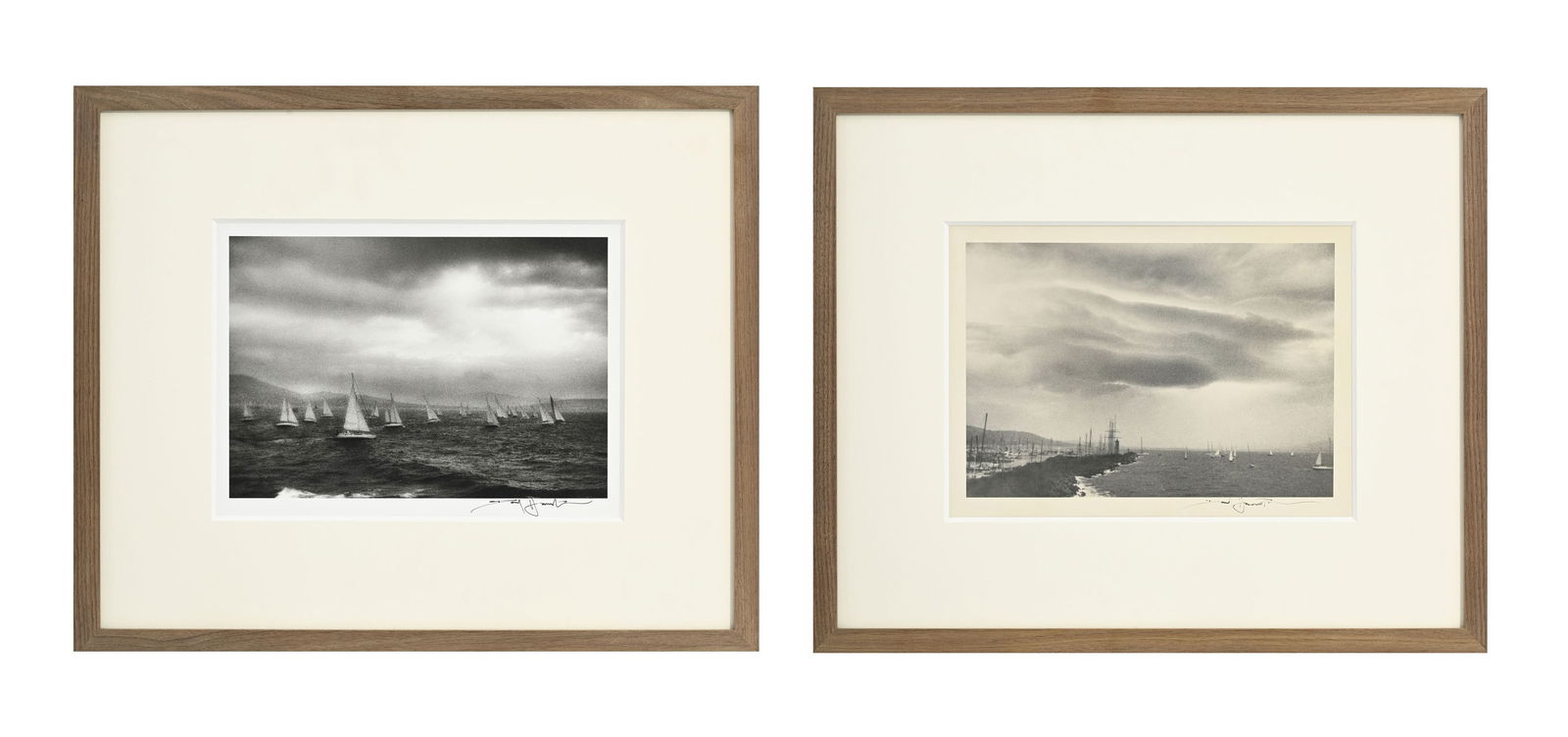 David Hamilton (1933-2016), Voiliers, suite de 2 photographies noir et blanc, signées, tirage i: David Hamilton (1933-2016), Voiliers, suite de 2 photographies noir et blanc, signées, tirage inconnu, 19,5x28 cm (à vue) Provenance: acquis directement auprès de l'artiste