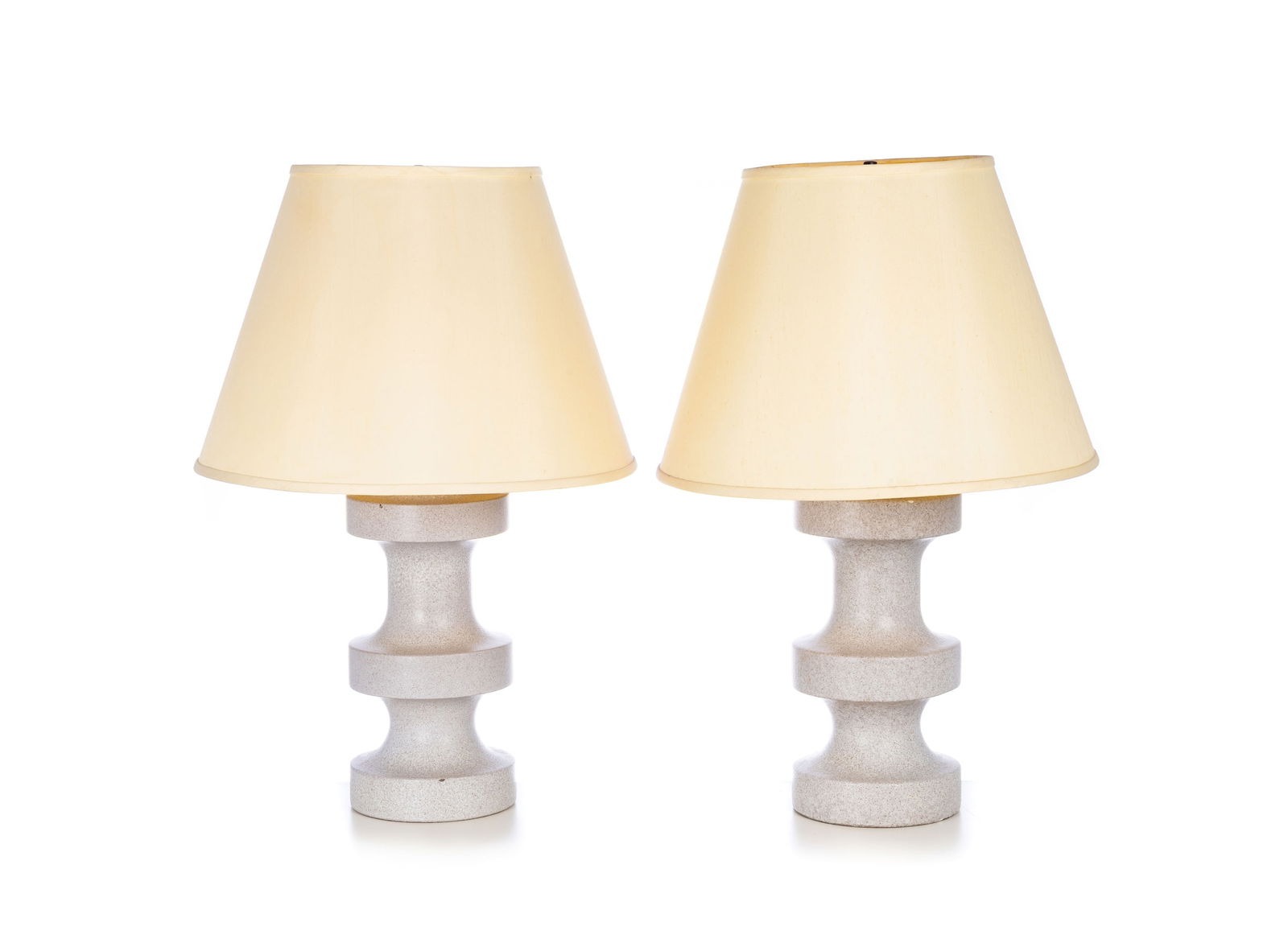 Paire de lampes dans le goût de Gordon & Jane Martz , XXe s., en céramique vernissée,: Paire de lampes dans le goût de Gordon & Jane Martz , XXe s., en céramique vernissée, h. totale: 58 cm Condition fiches étrangères: nous n'