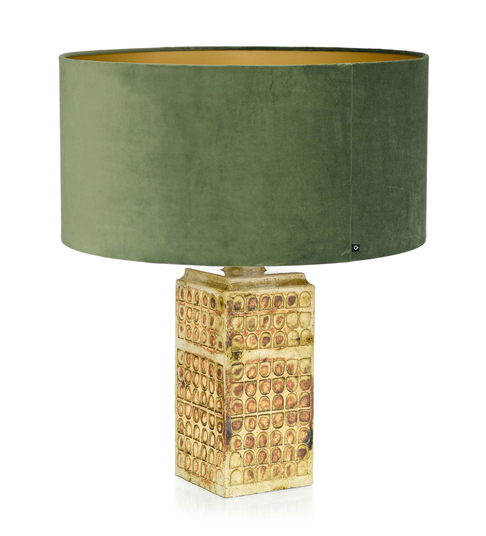 Lampe par Roger Capron (1922-2006), en céramique vernissée à motifs géométr: Lampe par Roger Capron (1922-2006), en céramique vernissée à motifs géométriques, abat-jour en velours vert, signée, h. 61 cm Condition nous ne garantissons pas l'ét