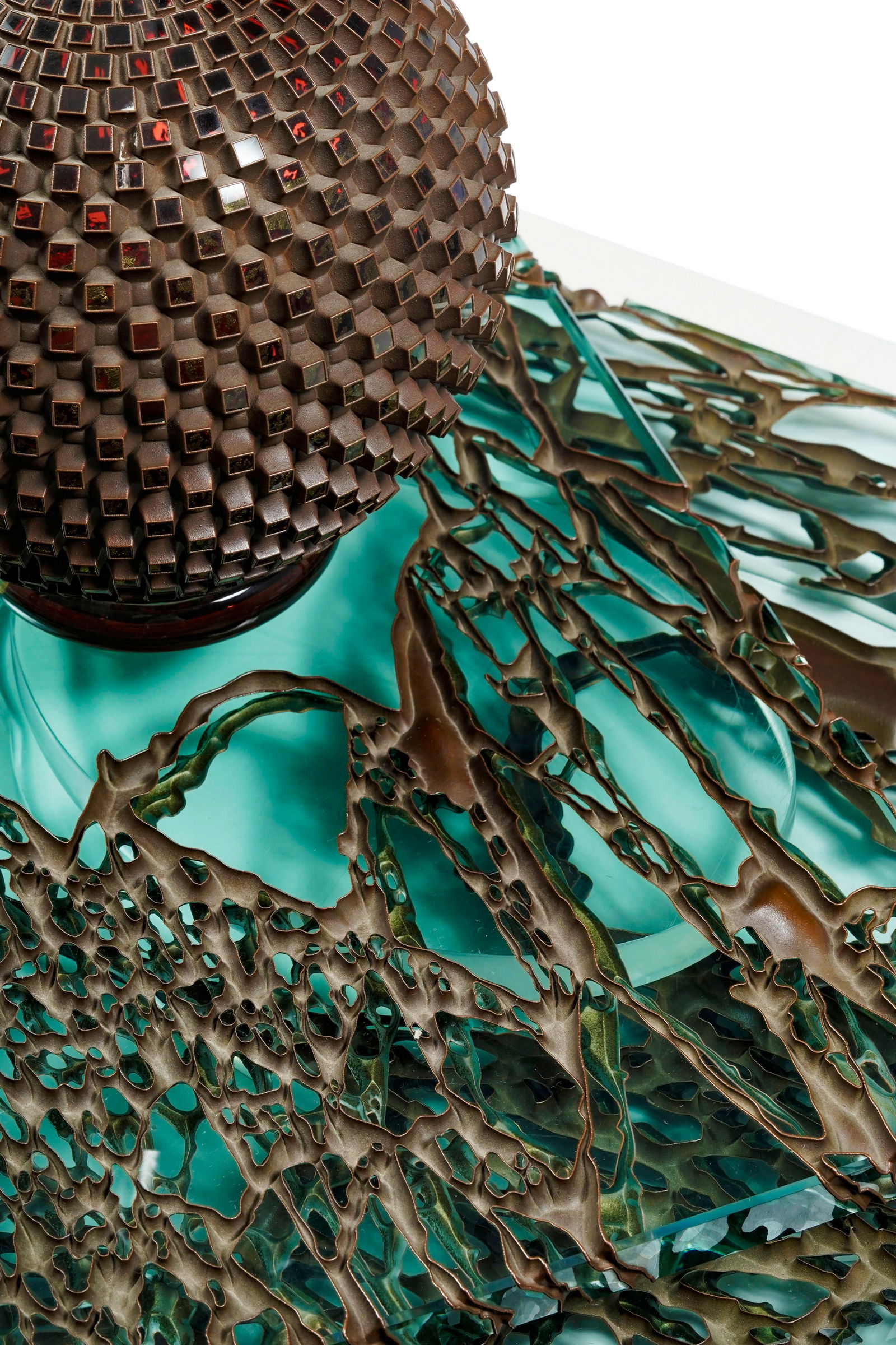 Michael Glancy (1950-2020), Cascading Frozen Floe, 2000, sculpture en verre soufflé: Michael Glancy (1950-2020), Cascading Frozen Floe, 2000, sculpture en verre soufflé avec feuille d'or, inclusions, verre industriel et cuivre, Provenance: Galerie Von Bartha, Bâle, 01.05.2001 Exposi