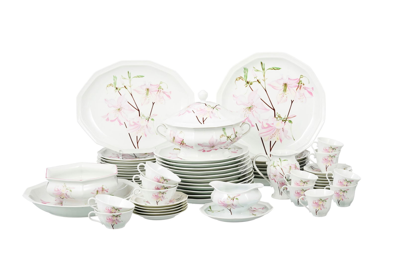Partie de service en porcelaine de Limoges, Manufacture Bernardaud, modèle Bocage, comprenant 4: Partie de service en porcelaine de Limoges, Manufacture Bernardaud, modèle Bocage, comprenant 48 pièces: 11 assiettes à dîner, 6 assiettes creuses, 12 assiettes à entremets, 7