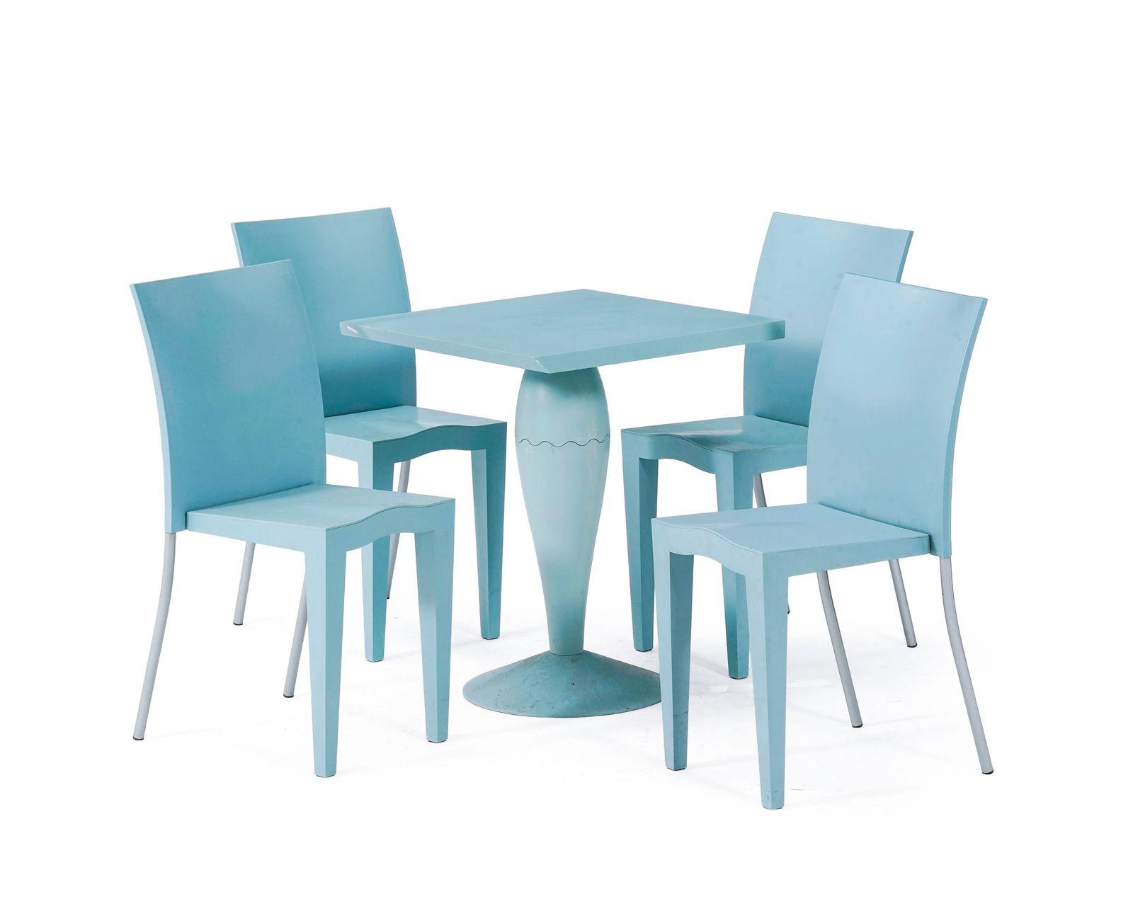 Table Miss Balu et 4 chaises Miss Global par Philippe Starck (1949), édition Kartell, en polypr: Table Miss Balu et 4 chaises Miss Global par Philippe Starck (1949), édition Kartell, en polypropylène teinté bleu ciel et aluminium, modèle créé en 1990 et 1992, dimensi