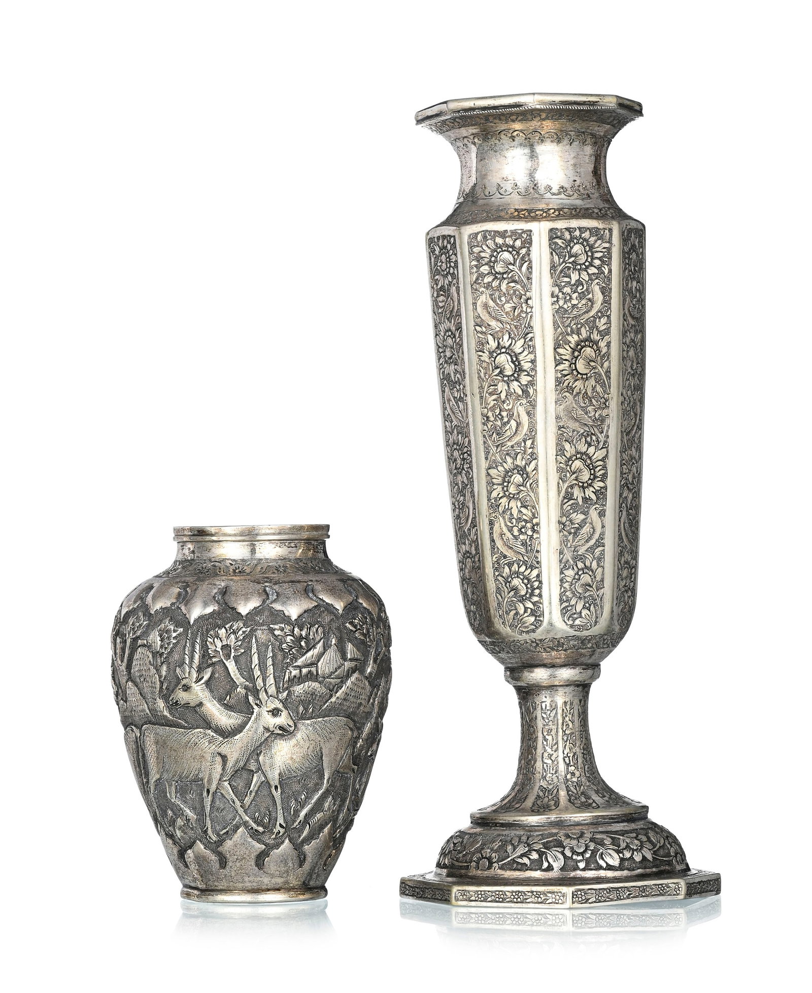 1 petit vase et 1 bougeoir en argent, Iran, XXe s., le petit vase au décor d'animaux, marque "8 (1 of 3)