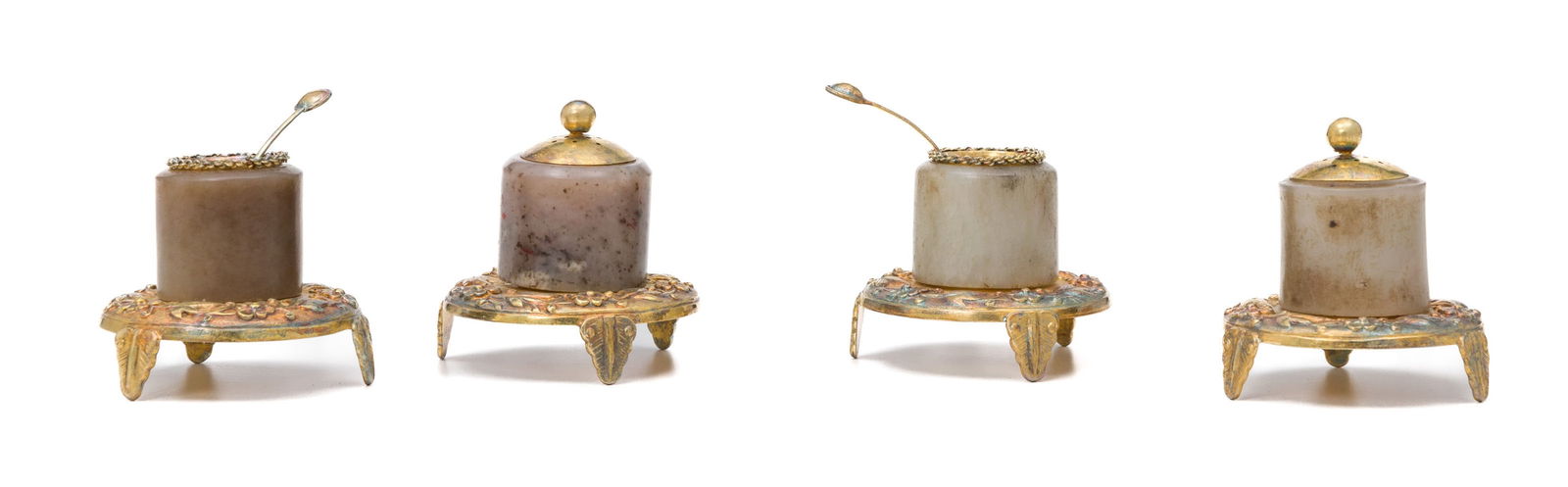 2 paires de salières et poivriers en argent doré et jade, Chine, moderne, chacun reposant  (1 of 2)