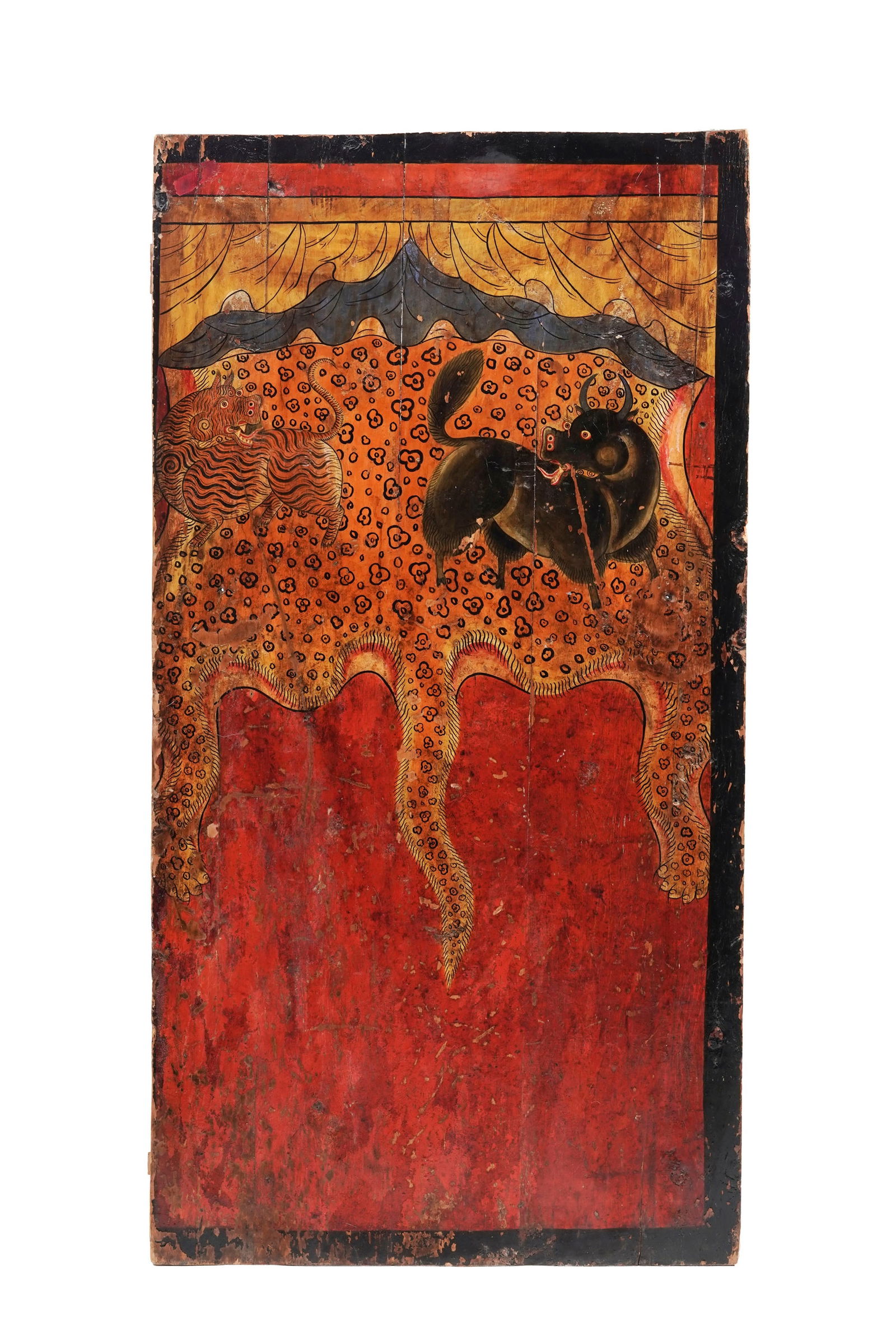 Porte en bois laqué, Tibet, XIXe s., décor de tigre et buffle sur une peau de léopard (1 of 3)