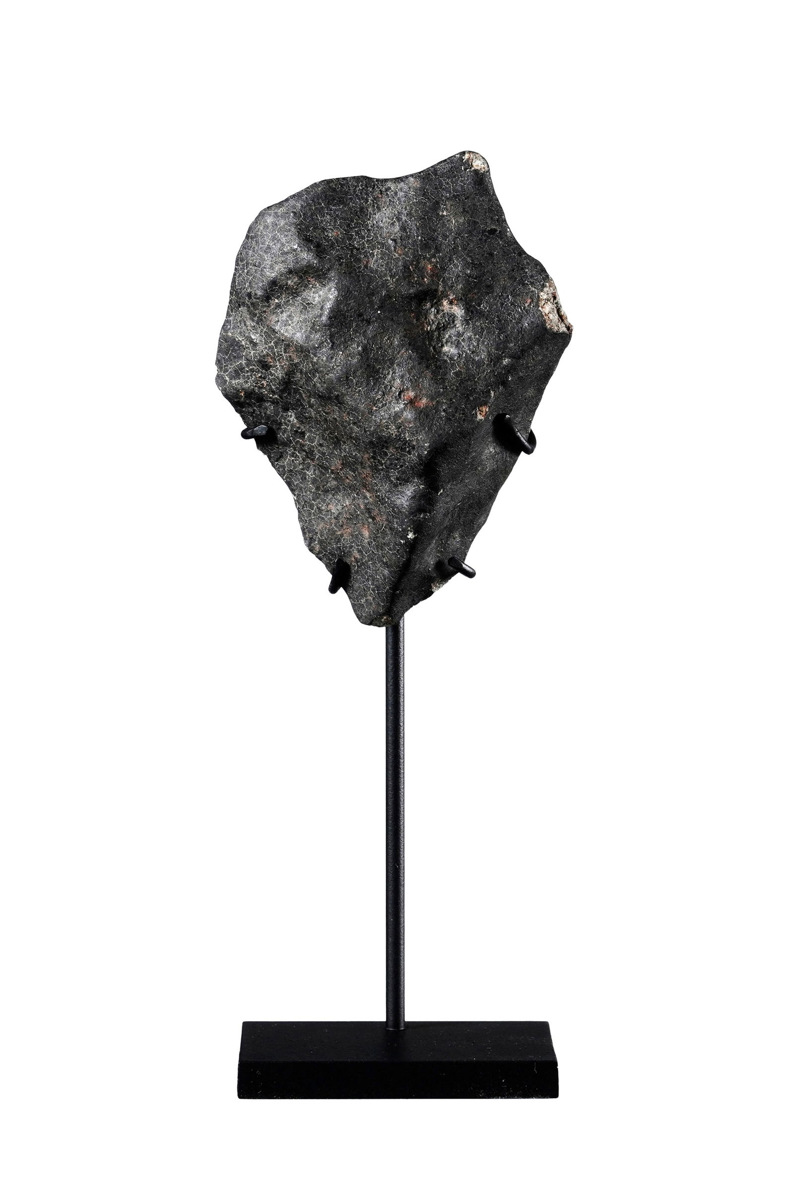 Météorite de Vinales, "chute observée", Cuba, avec socle sur mesure, 125 g., h. 7,6 c (1 of 2)