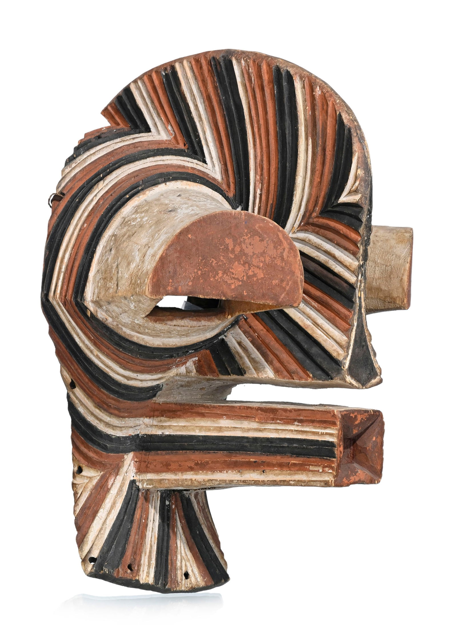 Masque kifwebe Songyé, bois à la surface entièrement sculptée de lignes parall&# (1 of 3)