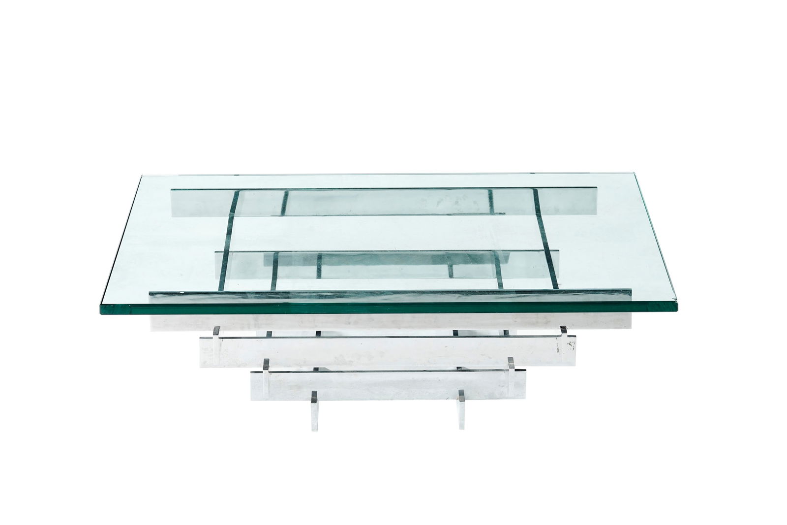 Table basse Scultura par David Hicks (1929-1998), circa 1970, sans marque d'édition, à pi&: Table basse Scultura par David Hicks (1929-1998), circa 1970, sans marque d'édition, à piétement en lames d'acier chromé, plateau en verre, 30x90x71 cm Condition éclat
