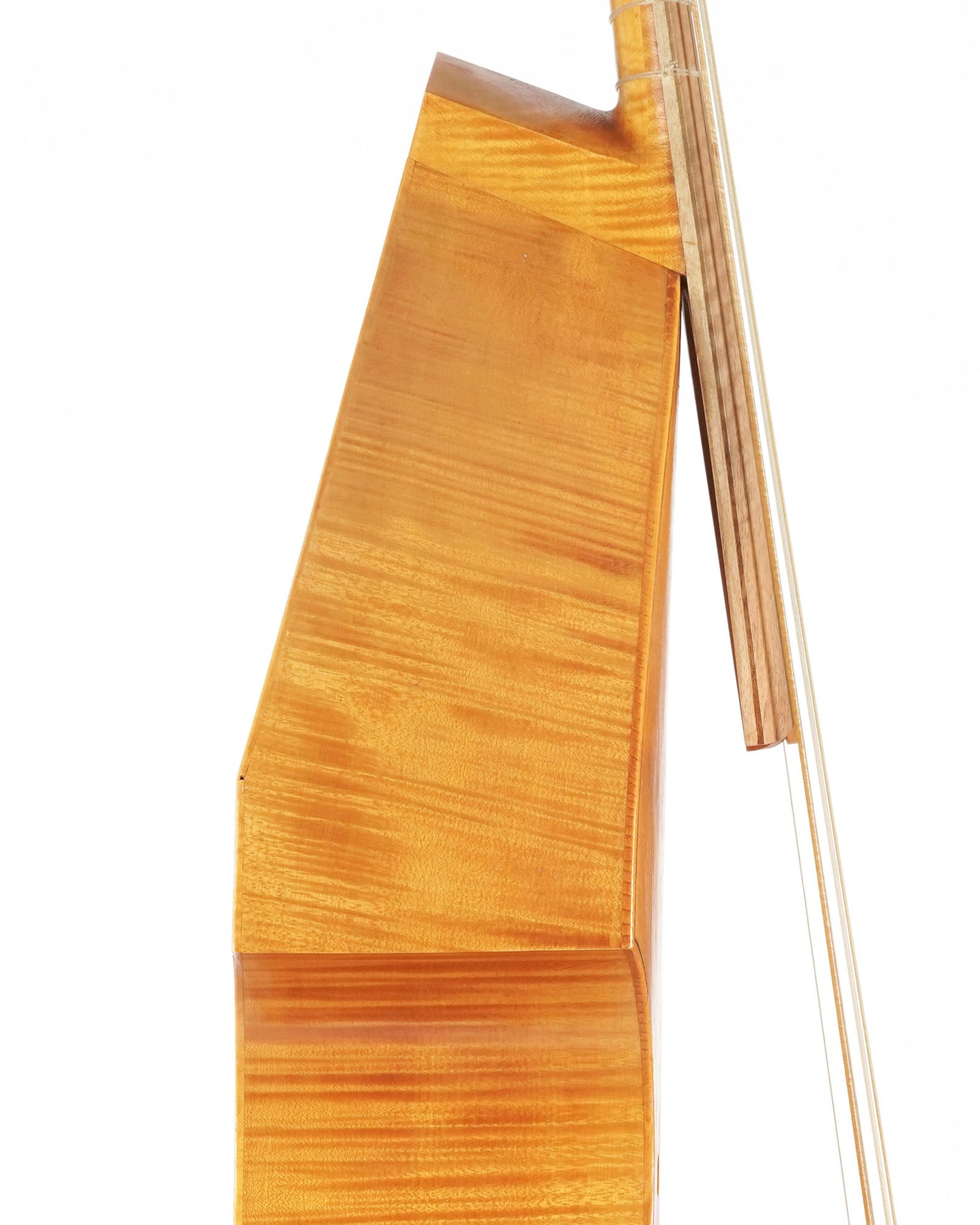 Basse de viole de gambe, portant une étiquette de Pierre Thouvenot à Dieppe datée de  - 3