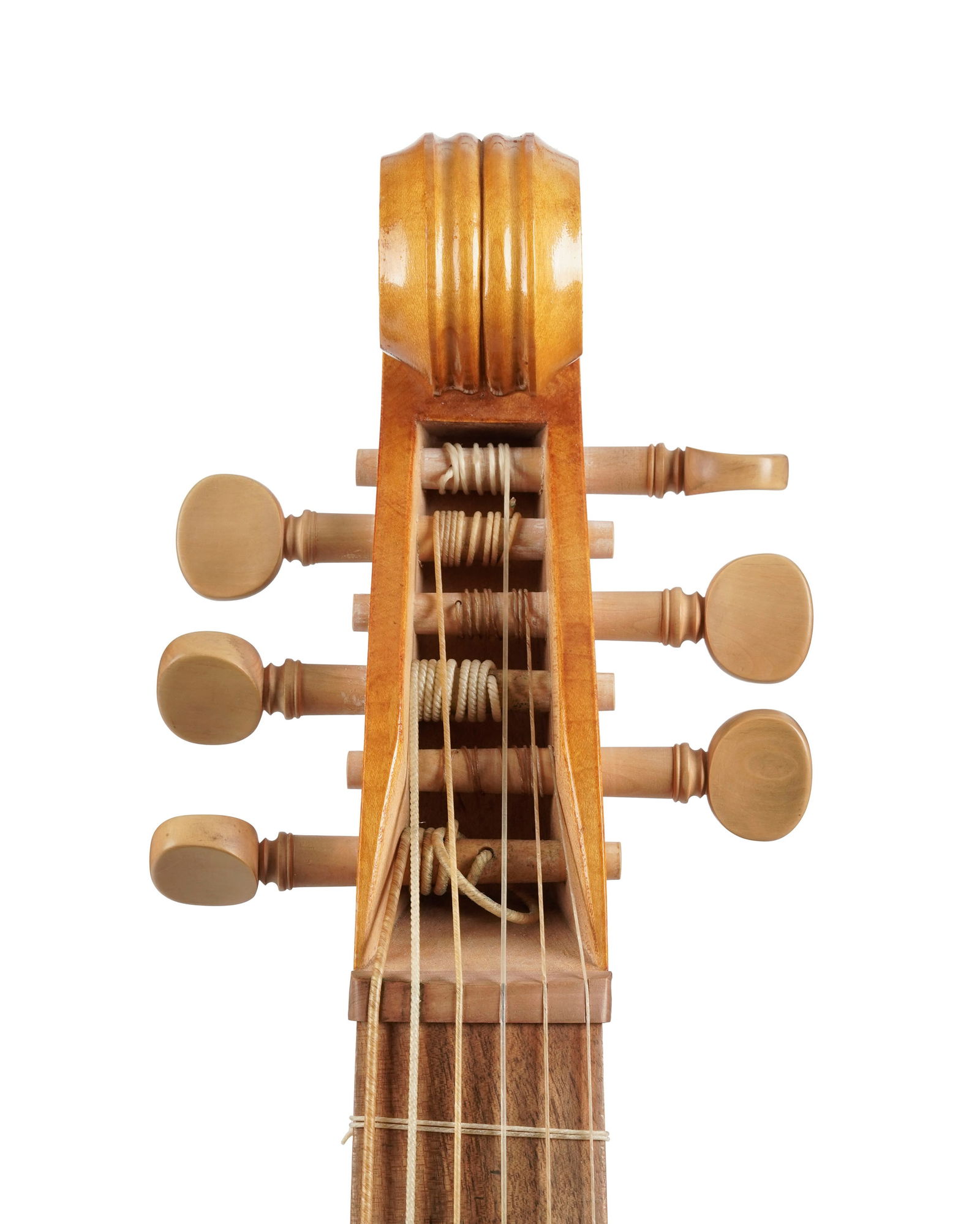 Basse de viole de gambe, portant une étiquette de Pierre Thouvenot à Dieppe datée de  - 4