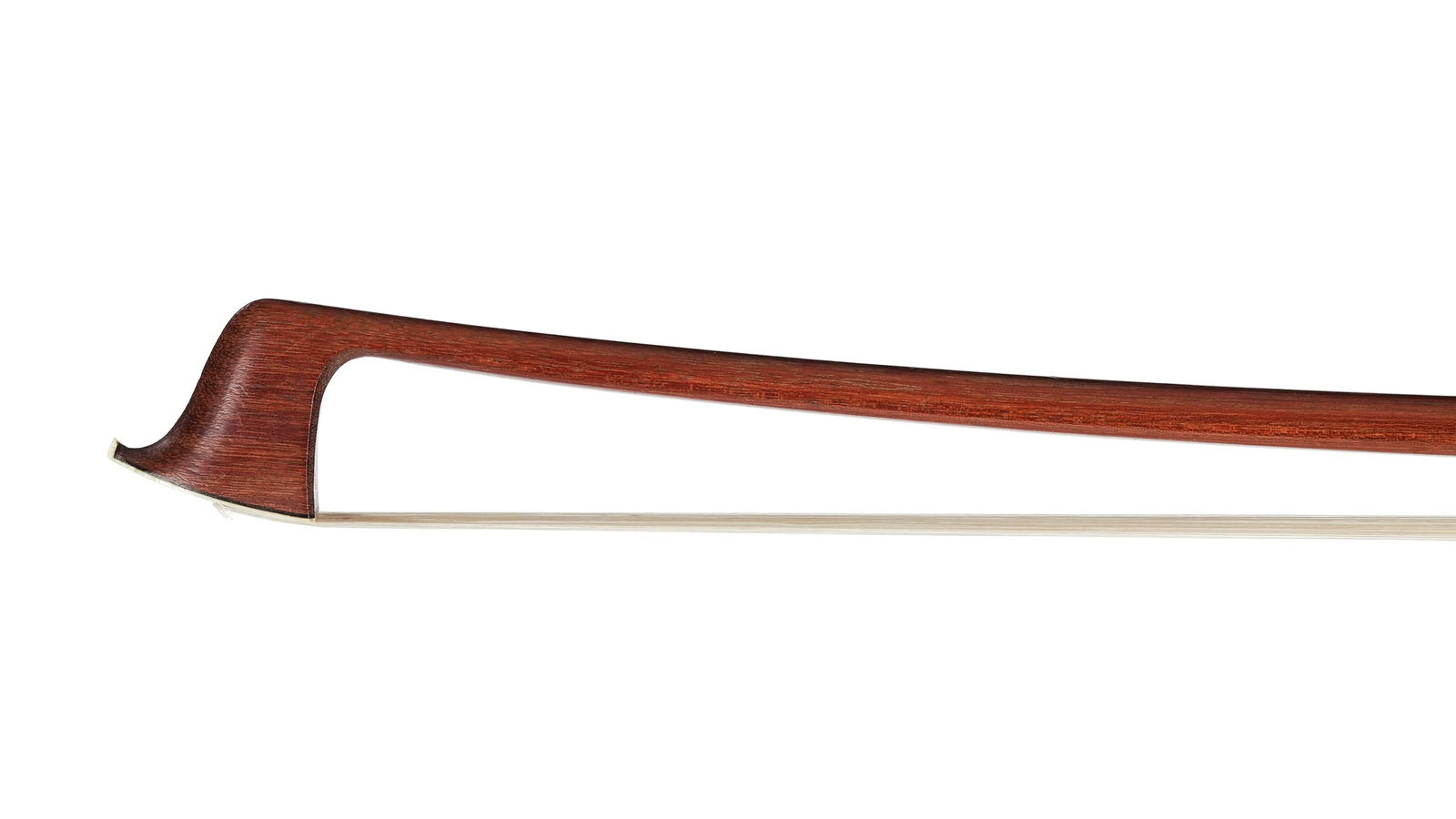 Archet de violon français fabriqué vers 1920 sur commande spéciale d’ Alfred Vi: Archet de violon français fabriqué vers 1920 sur commande spéciale d’ Alfred Vidoudez (père). Belle baguette en bois de pernambouc rigide de couleur brun orangé,