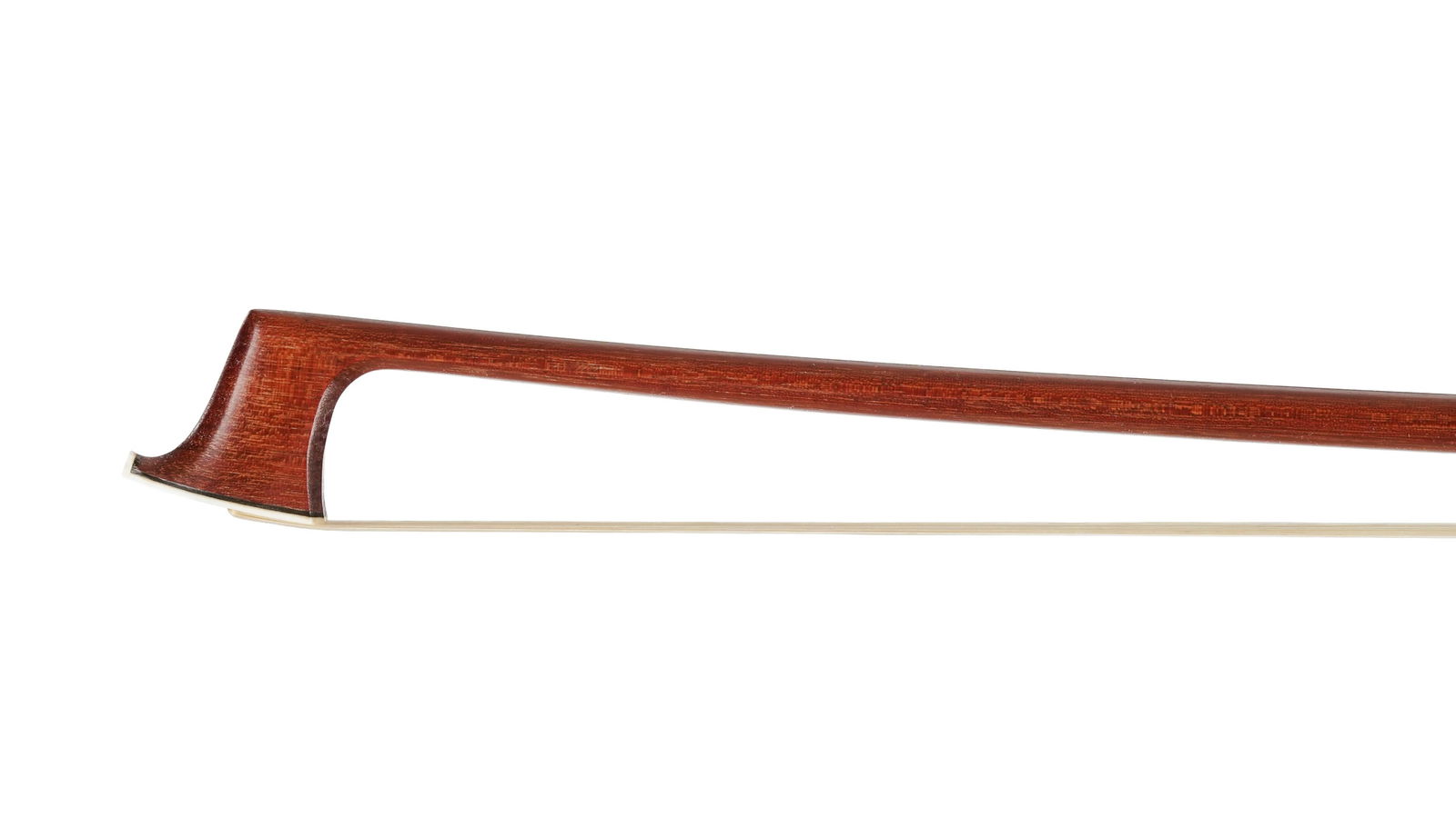 Archet de violon de Jean Jacques Millant vers 1980, en rare état d’origine, belle baguett: Archet de violon de Jean Jacques Millant vers 1980, en rare état d’origine, belle baguette en bois de pernambouc monté d’une hausse et de son bouton en ébène et