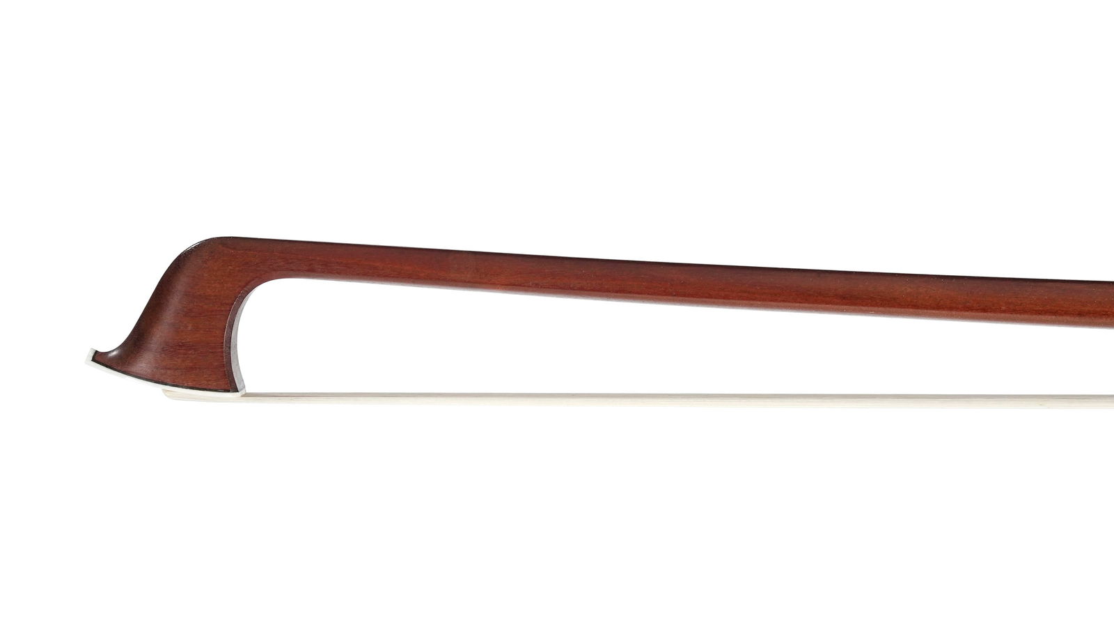 Archet d'alto Eric Grandchamp dont il porte la marque au fer. Belle baguette en bois de pernambouc m: Archet d'alto Eric Grandchamp dont il porte la marque au fer. Belle baguette en bois de pernambouc monté de sa hausse et de son bouton ébène-argent. Poids: 69 g. Longueur: 73