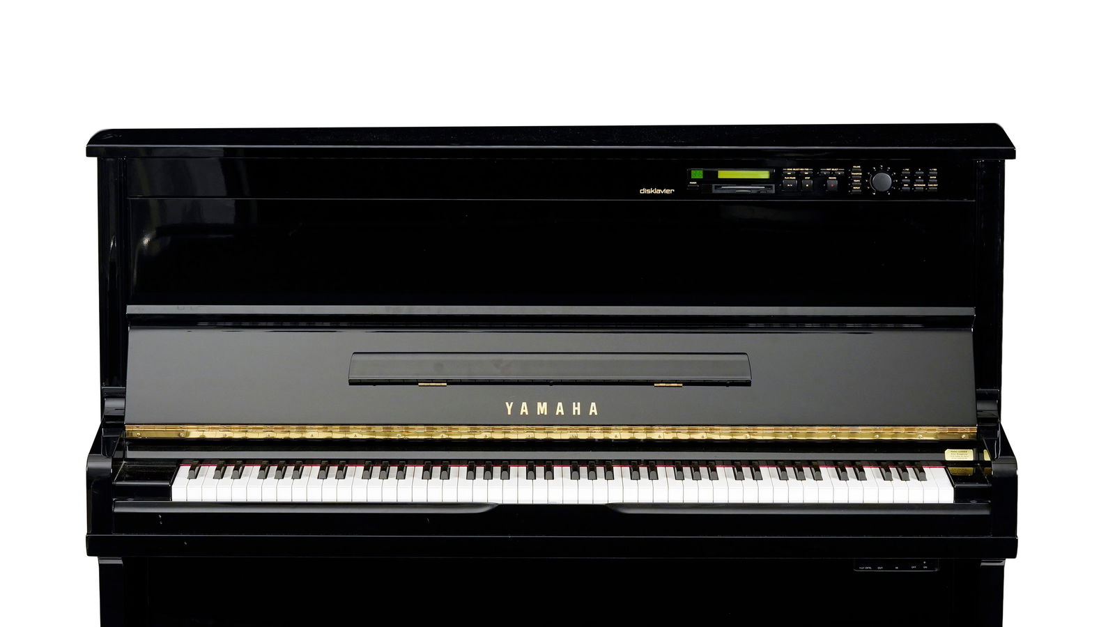 Piano droit Disklavier Yamaha en bois laqué noir, modèle MX100II, n°5204108, fabriqu&: Piano droit Disklavier Yamaha en bois laqué noir, modèle MX100II, n°5204108, fabriqué au Japon, vers 1992-1993. Bon état du piano, mais le système disklavier ne