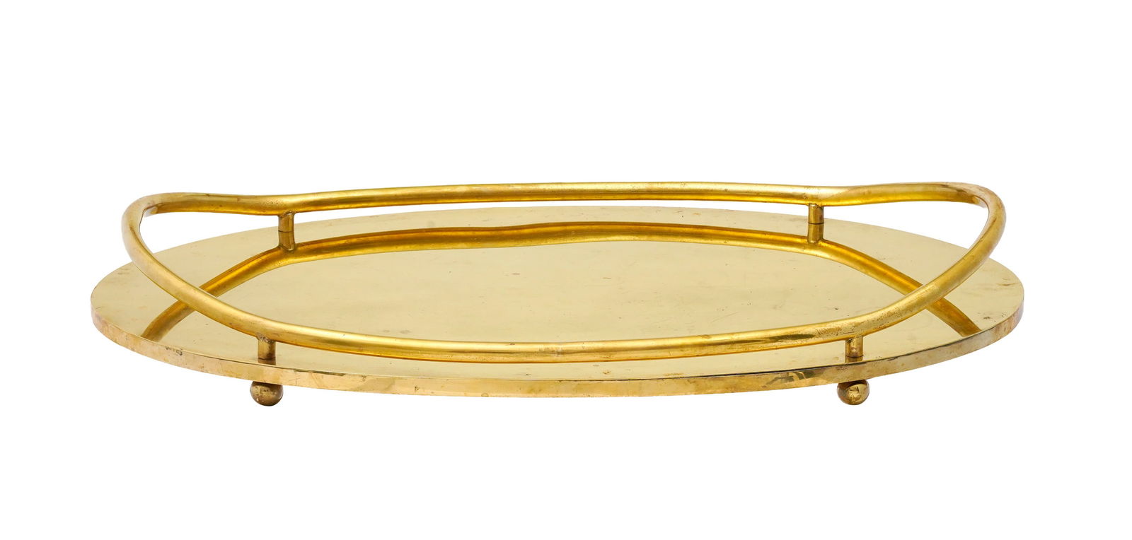 Grand plateau ovale de service en métal doré, posant sur 4 pieds boules, long. 81,5 cm: Grand plateau ovale de service en métal doré, posant sur 4 pieds boules, long. 81,5 cm 