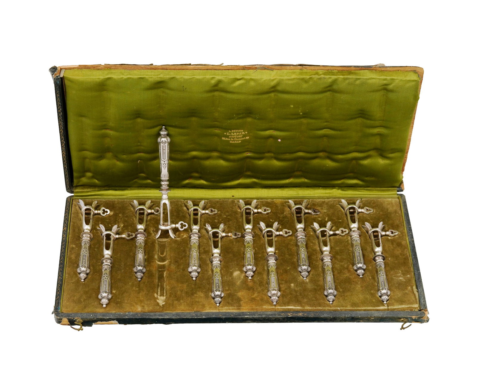 Suite de 12 manches à côtelette en argent et métal argenté, le manche à d&# - 2