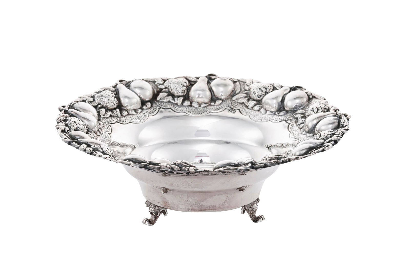 Coupe tripode en argent 925, XXe s., à décor de fruits, diam. 17,5 cm, h. 6 cm, 130g: Coupe tripode en argent 925, XXe s., à décor de fruits, diam. 17,5 cm, h. 6 cm, 130g 