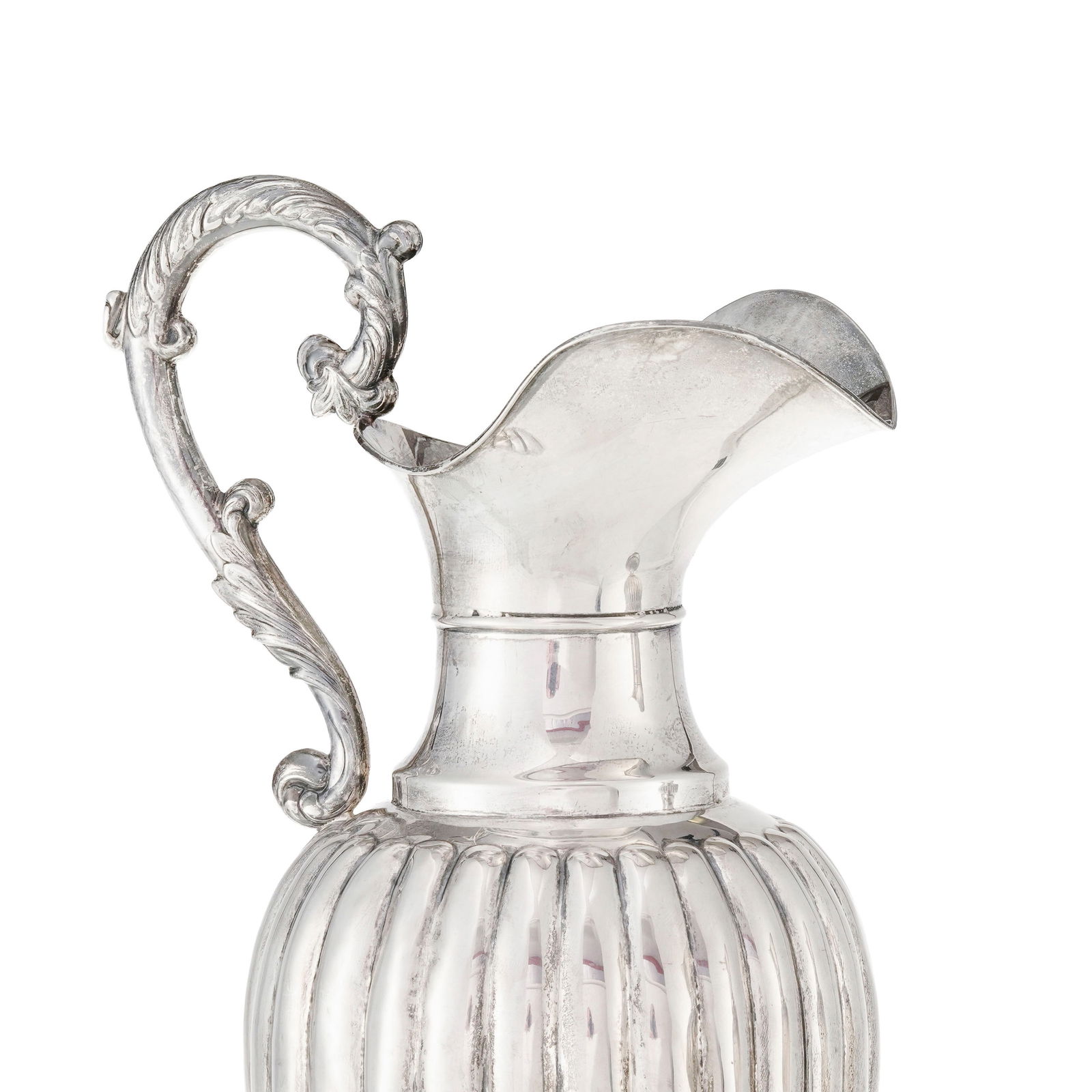 Paire d'aiguières en argent 800, Espagne, XXe s., à décor de godrons, les anses feuil - 2