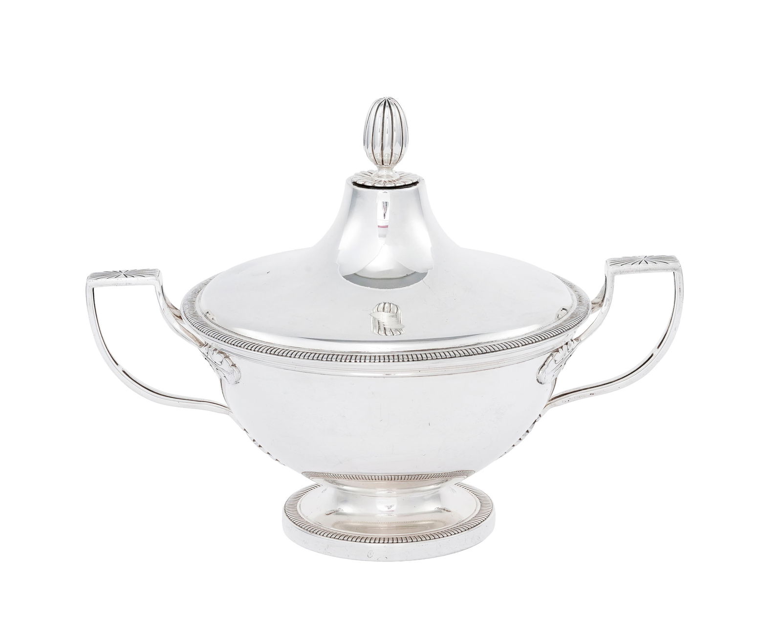 Soupière sur talon en argent 800, XXe s., à décor de godrons, la prise en forme de fr (1 of 3)
