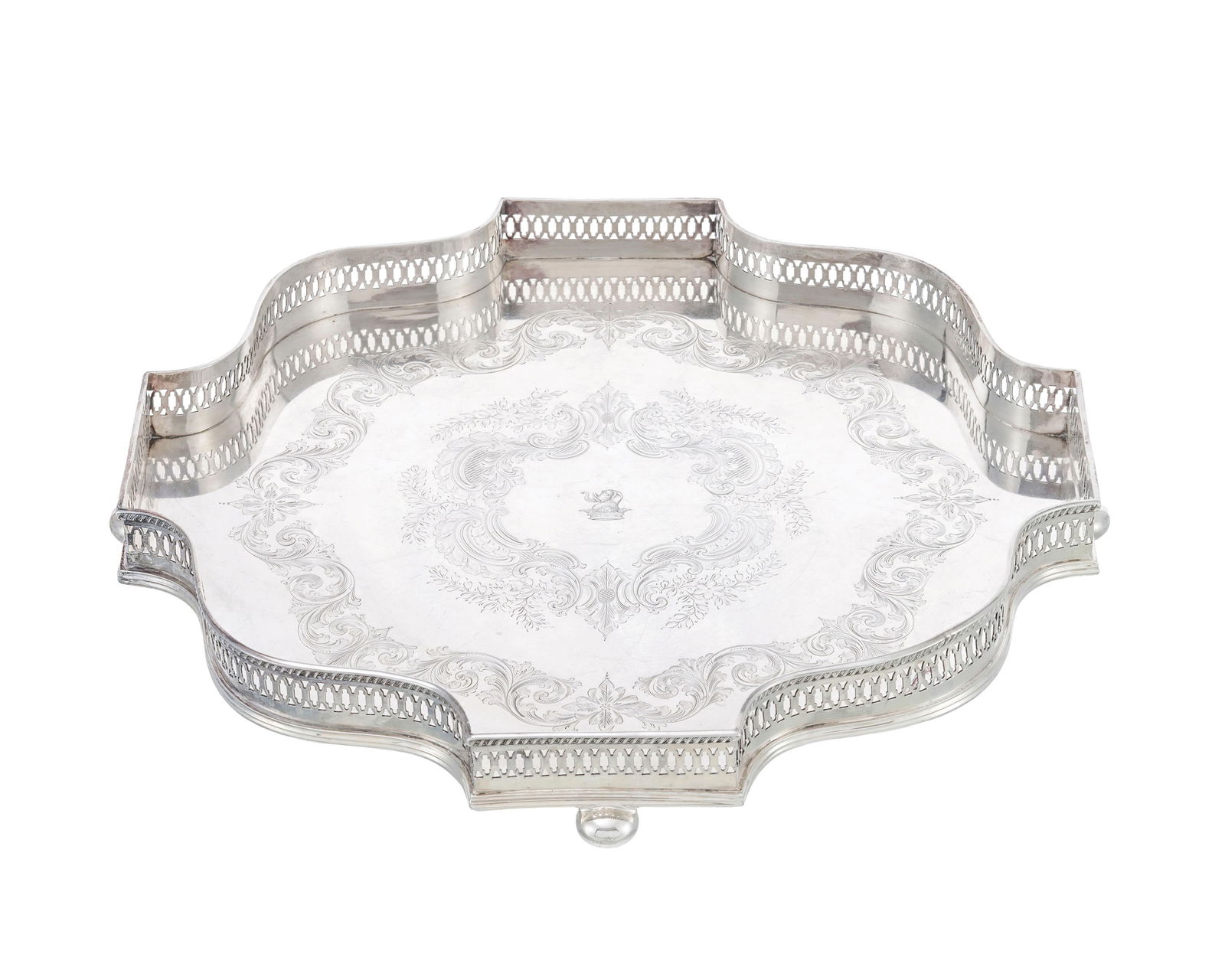 Plateau quadripode en argent, par Harrison Brothers & Howson (George Howson), Londres, de forme mouv (1 of 2)