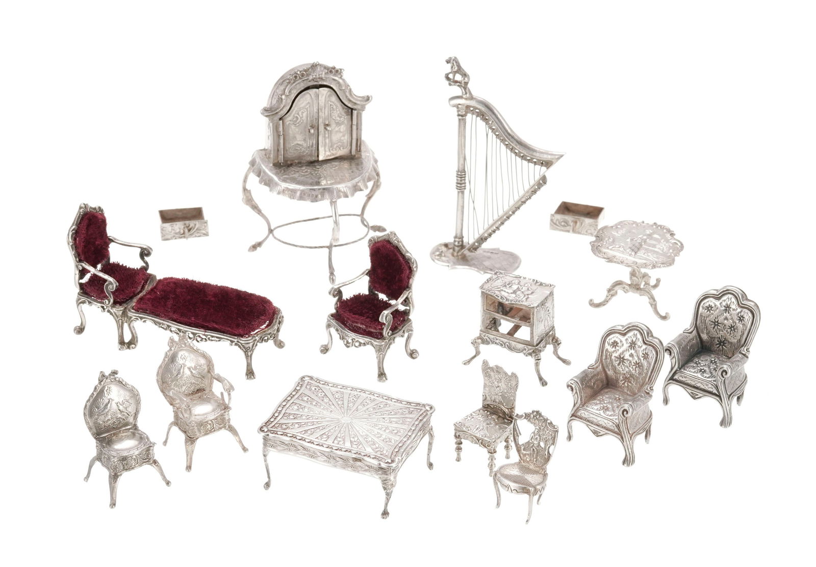 Ensemble de 12 pièces de mobilier et 1 harpe en argent miniature, divers poinçons dont All: Ensemble de 12 pièces de mobilier et 1 harpe en argent miniature, divers poinçons dont Allemagne, Espagne, France et Pays-Bas, comprenant: fauteuils, table, chaises, guéridon,..., net 3