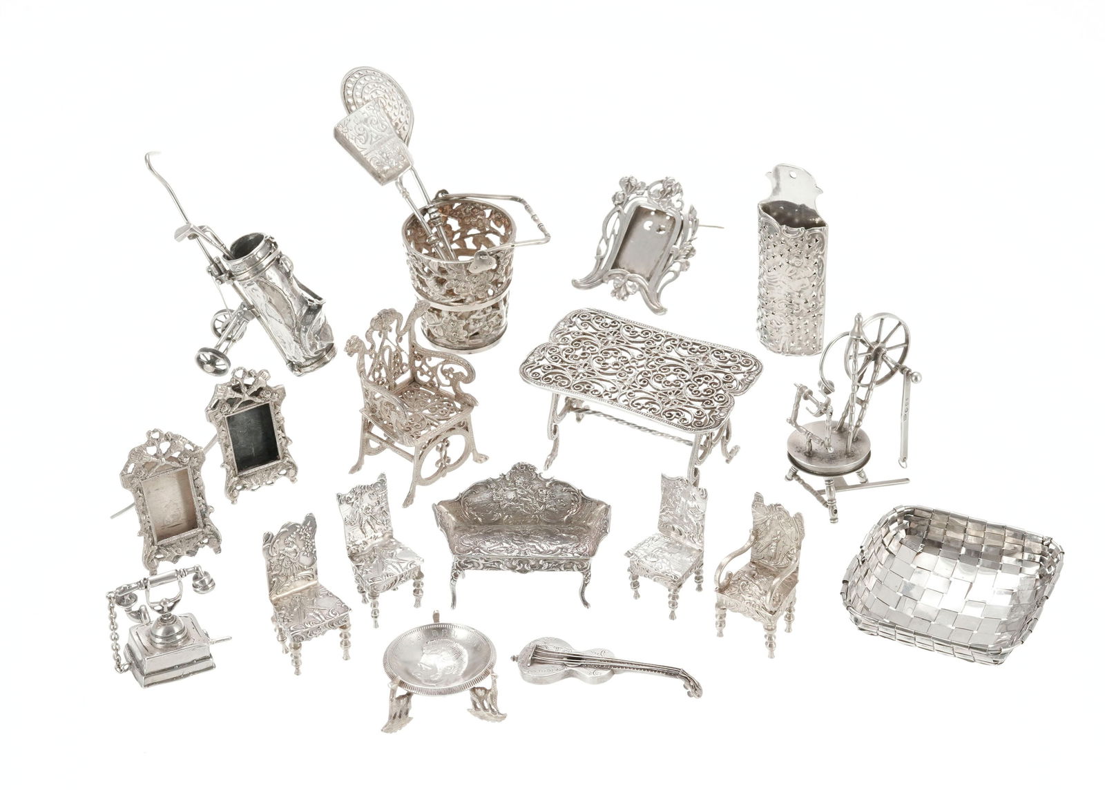 Ensemble de 20 pièces de mobilier et objets en argent et métal argenté miniature, div (1 of 3)