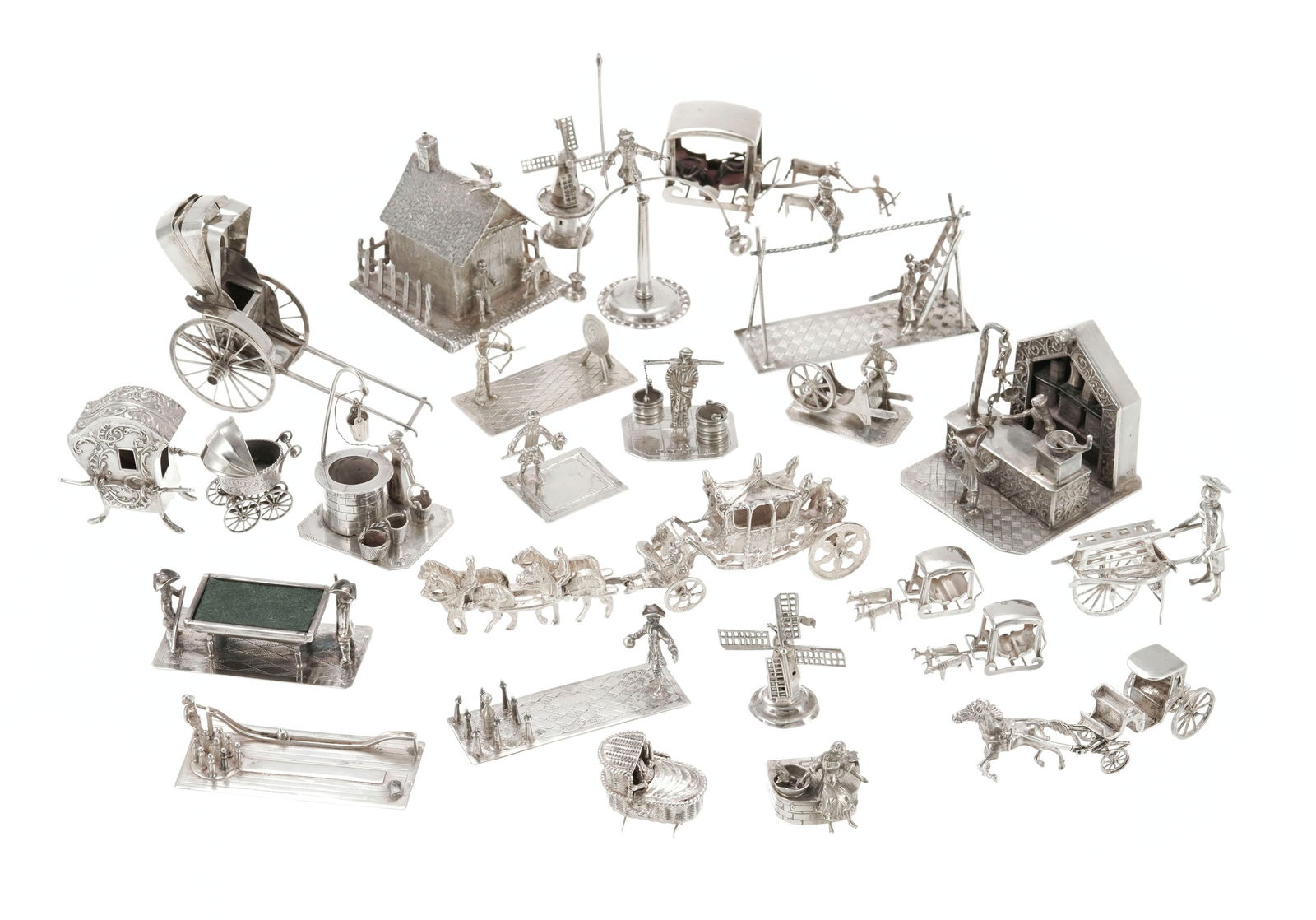 Ensemble de 25 pièces en argent et métal argenté miniature, divers poinçons dont: Ensemble de 25 pièces en argent et métal argenté miniature, divers poinçons dont Allemagne et Pays-Bas, comprenant: scènes animées, carosses, moulins, landaus,... net