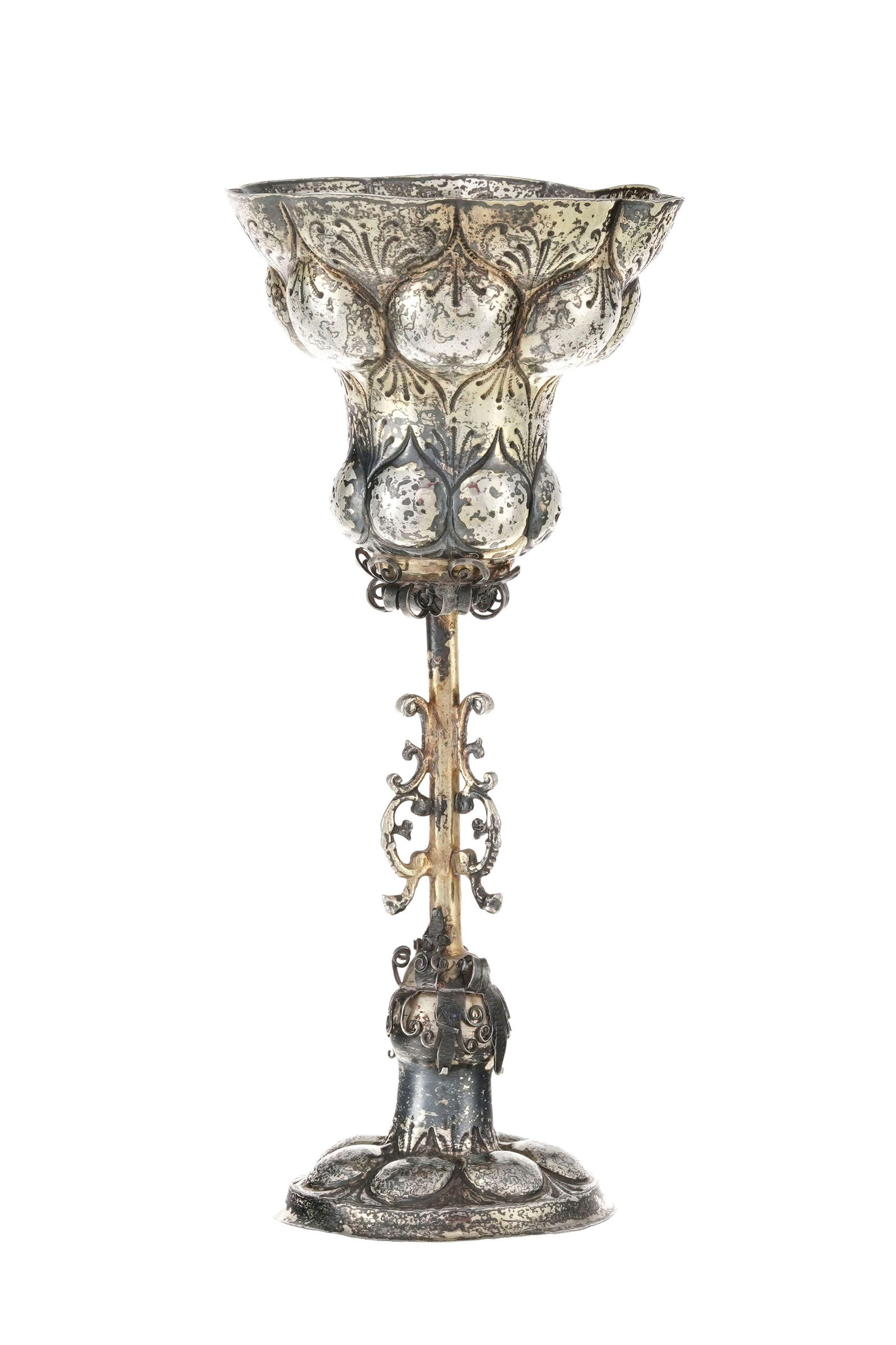 Coupe en vermeil, par Thomas Stoer, Nüremberg, moitié XVIIe s., à décor de cupul: Coupe en vermeil, par Thomas Stoer, Nüremberg, moitié XVIIe s., à décor de cupules, h. 19 cm, 100g In: Rosenberg, p. 212 Condition manque