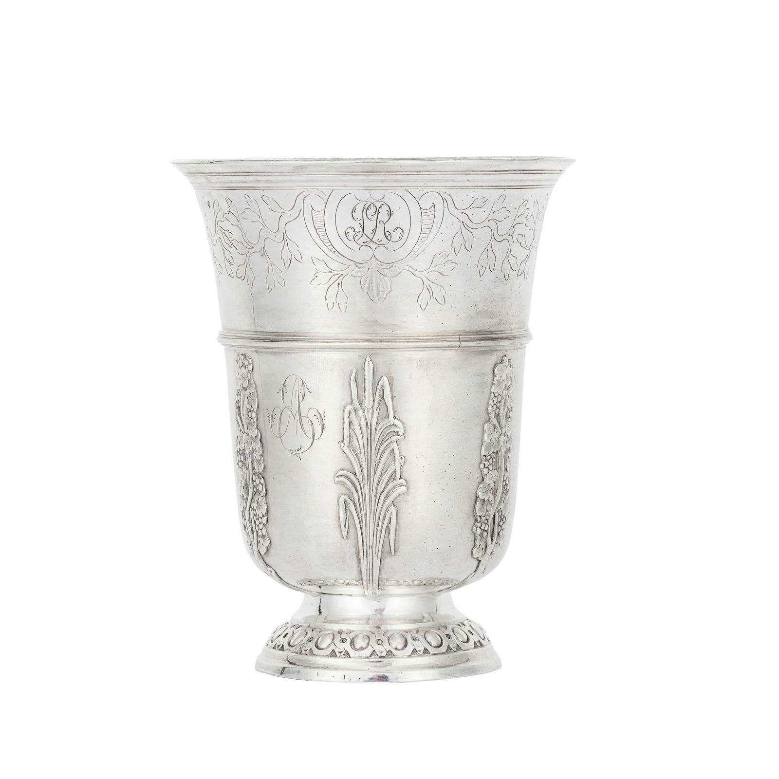 Timbale tulipe en argent, par Jacques de Brie, Paris, 3ème quart du XVIIIe s., à déco (1 of 3)