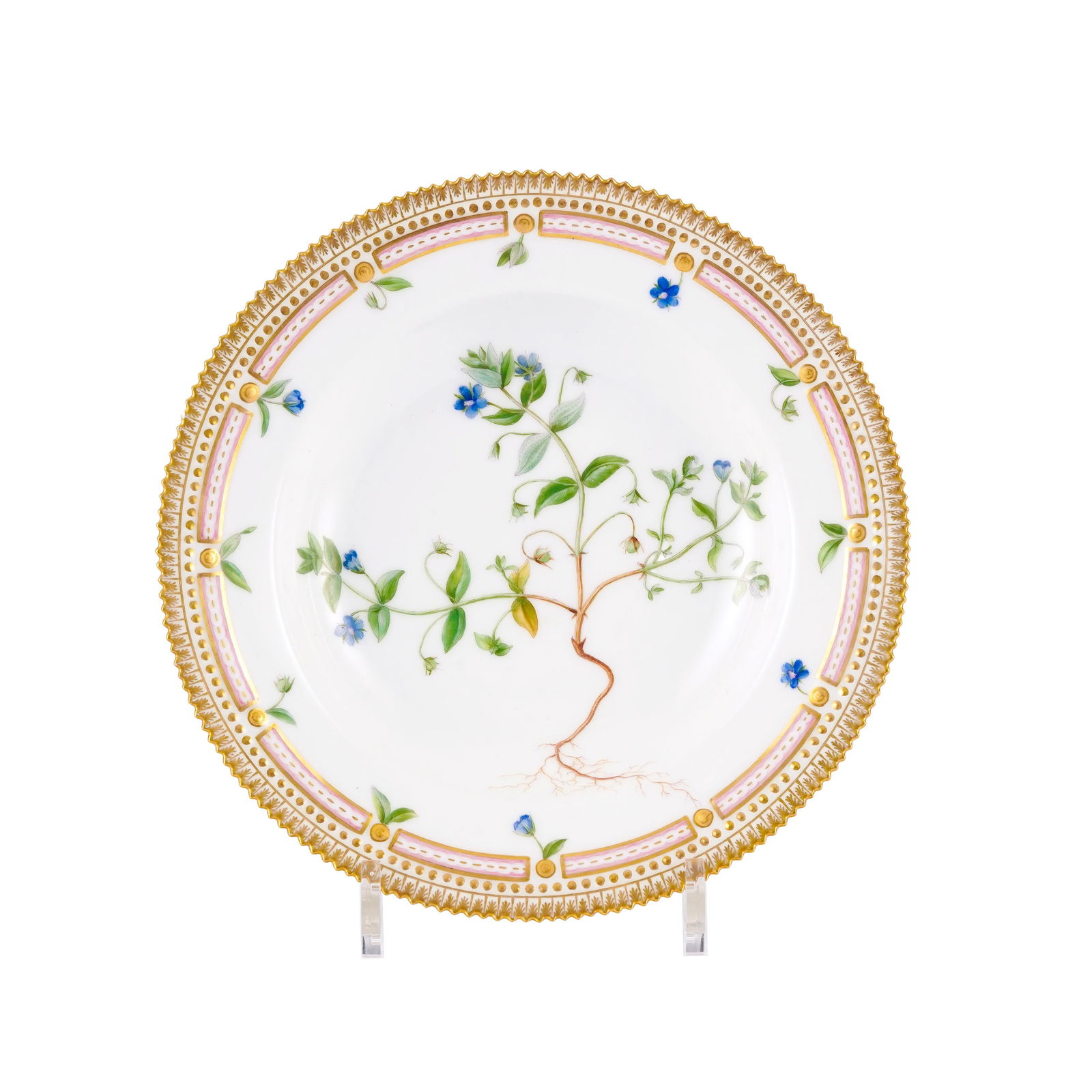 Assiette creuse Flora Danica en porcelaine Royal Copenhague, 1894-1900, Anagallis coerulea Schreb., : Assiette creuse Flora Danica en porcelaine Royal Copenhague, 1894-1900, Anagallis coerulea Schreb., diam. 24,5 cm Provenance: Astrid de Suède (1905-1935), Reine des Belges, resté dans la fam