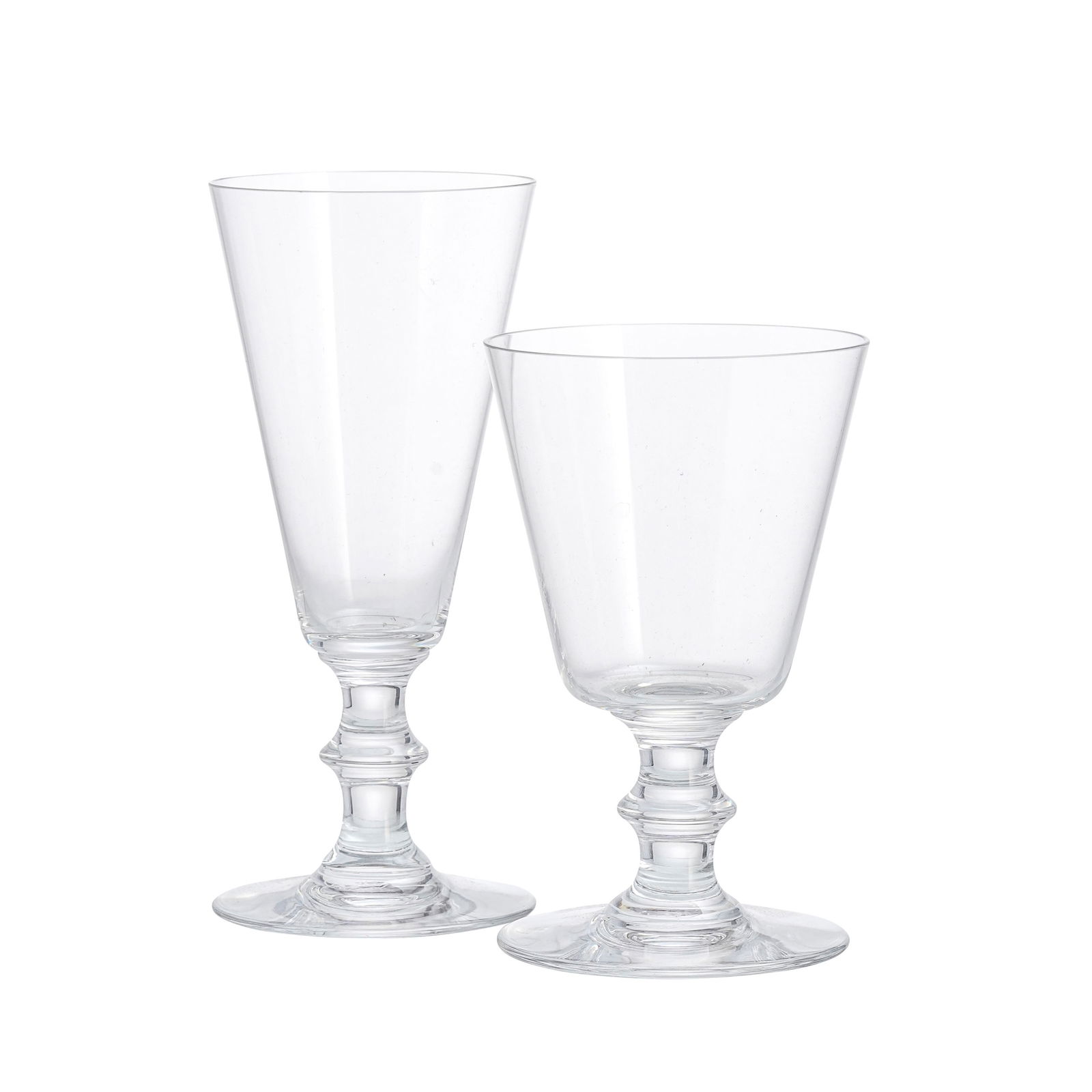 Partie de service de verres en cristal Baccarat, modèle Embassy, comprenant 24 pièces: 12 : Partie de service de verres en cristal Baccarat, modèle Embassy, comprenant 24 pièces: 12 flûtes à champagne, 12 verres à vin, h. 12,8 et 15,8 cm
