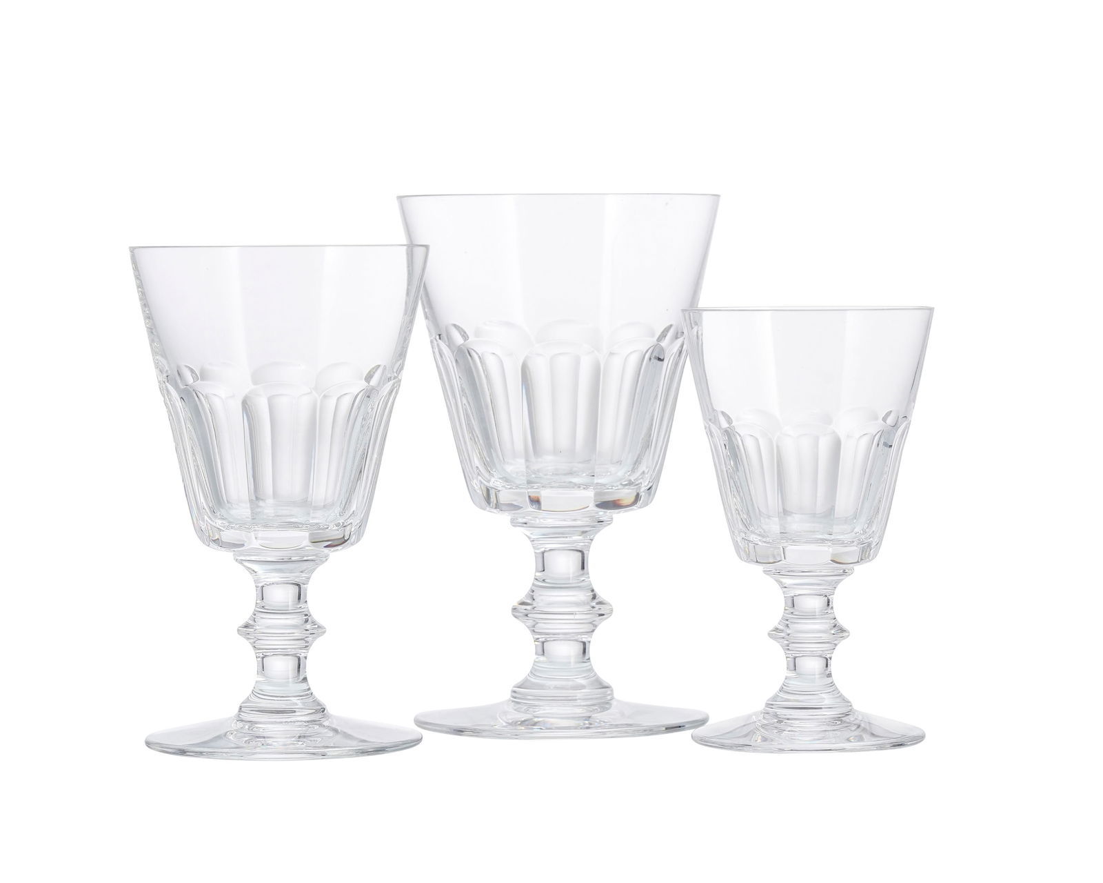 Partie de service de verres en cristal Saint-Louis, modèle Caton, comprenant 22 pièces: 3 : Partie de service de verres en cristal Saint-Louis, modèle Caton, comprenant 22 pièces: 3 verres à eau, 6 verres à vin rouge et 13 verres à vin blanc 