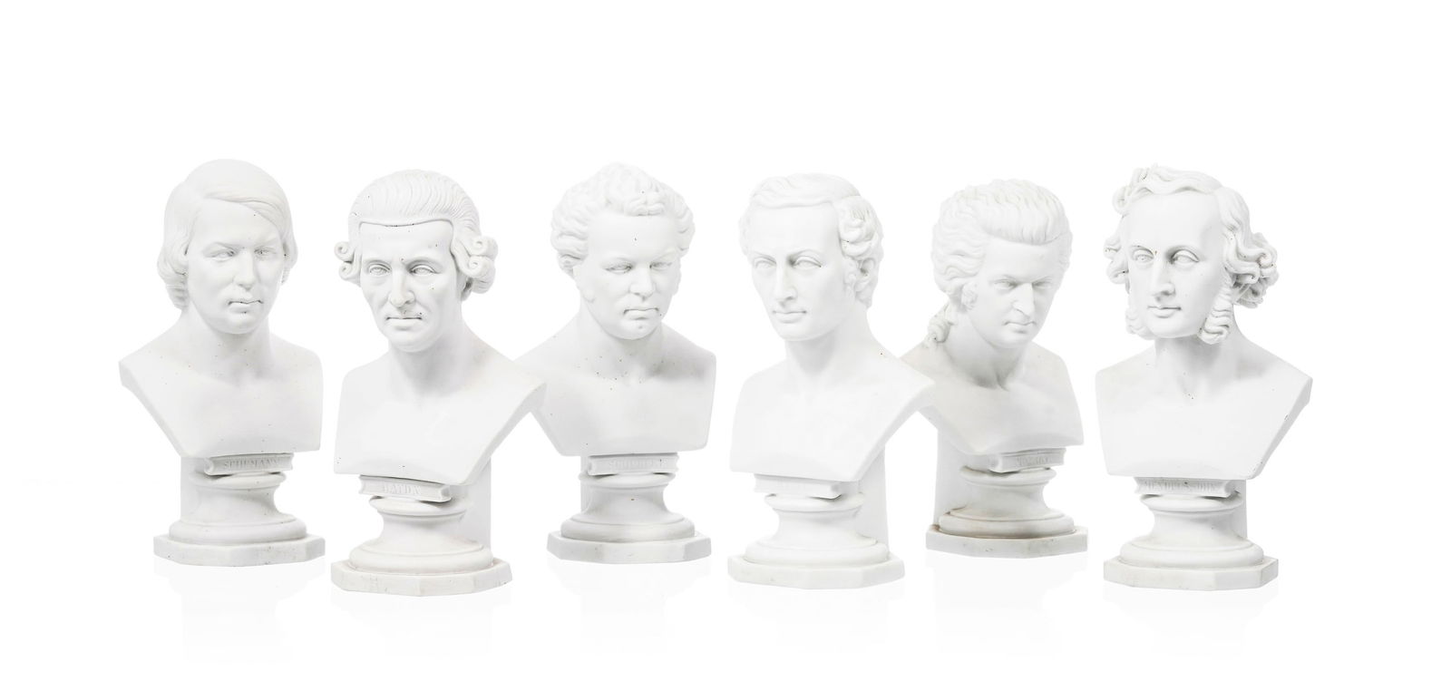 Suite de 6 bustes de musiciens compositeurs en biscuit, XXe s.: Mendelsohn, Haydn, Mozart, Schubert,: Suite de 6 bustes de musiciens compositeurs en biscuit, XXe s.: Mendelsohn, Haydn, Mozart, Schubert, Weber et Schuman, h. de 18 à 19,5 cm 