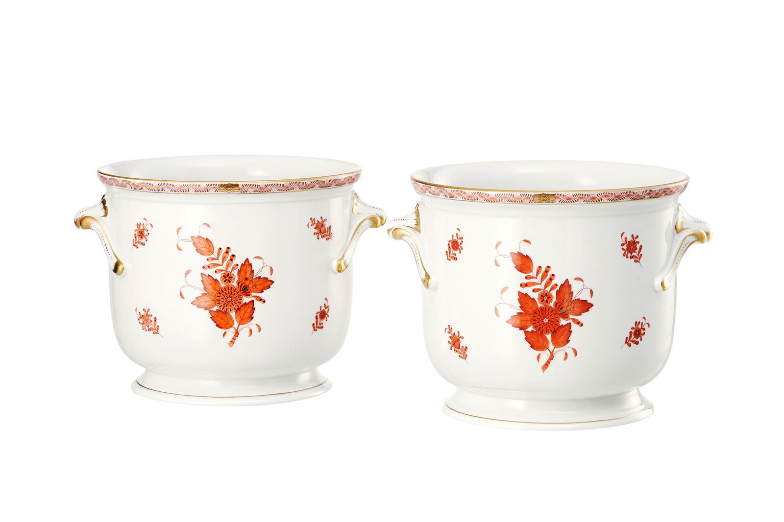 Paire de cache-pots en porcelaine de Herend, XXe s., modèle Apponyi rouge, h. 20,5 cm, diam. 24: Paire de cache-pots en porcelaine de Herend, XXe s., modèle Apponyi rouge, h. 20,5 cm, diam. 24 cm
