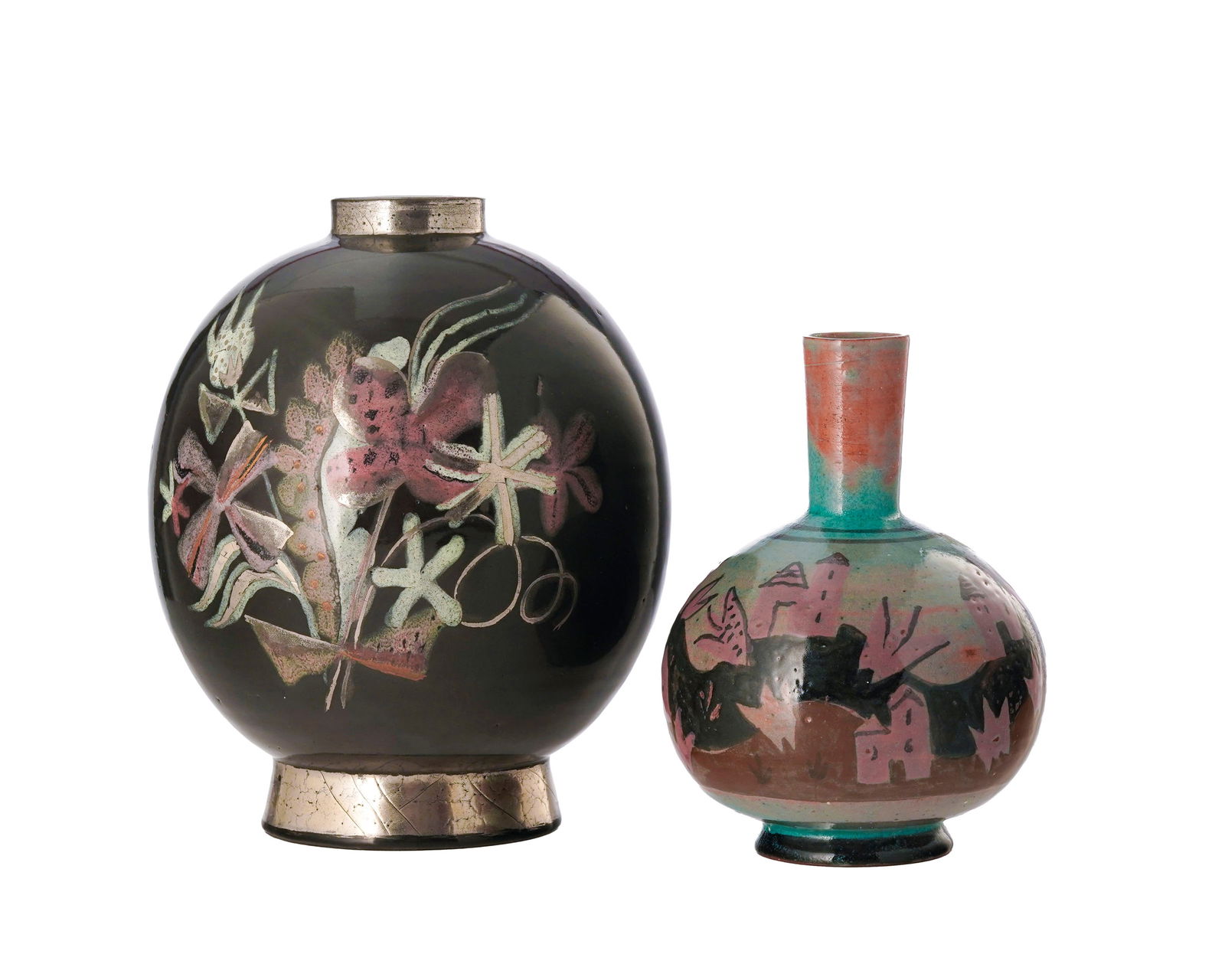 Ensemble de 2 vases boules en céramique émaillée, signés atelier Menelika, à: Ensemble de 2 vases boules en céramique émaillée, signés atelier Menelika, à décor de fleurs pour l'un et village sur l'autre, h. 16 et 20,5 cm