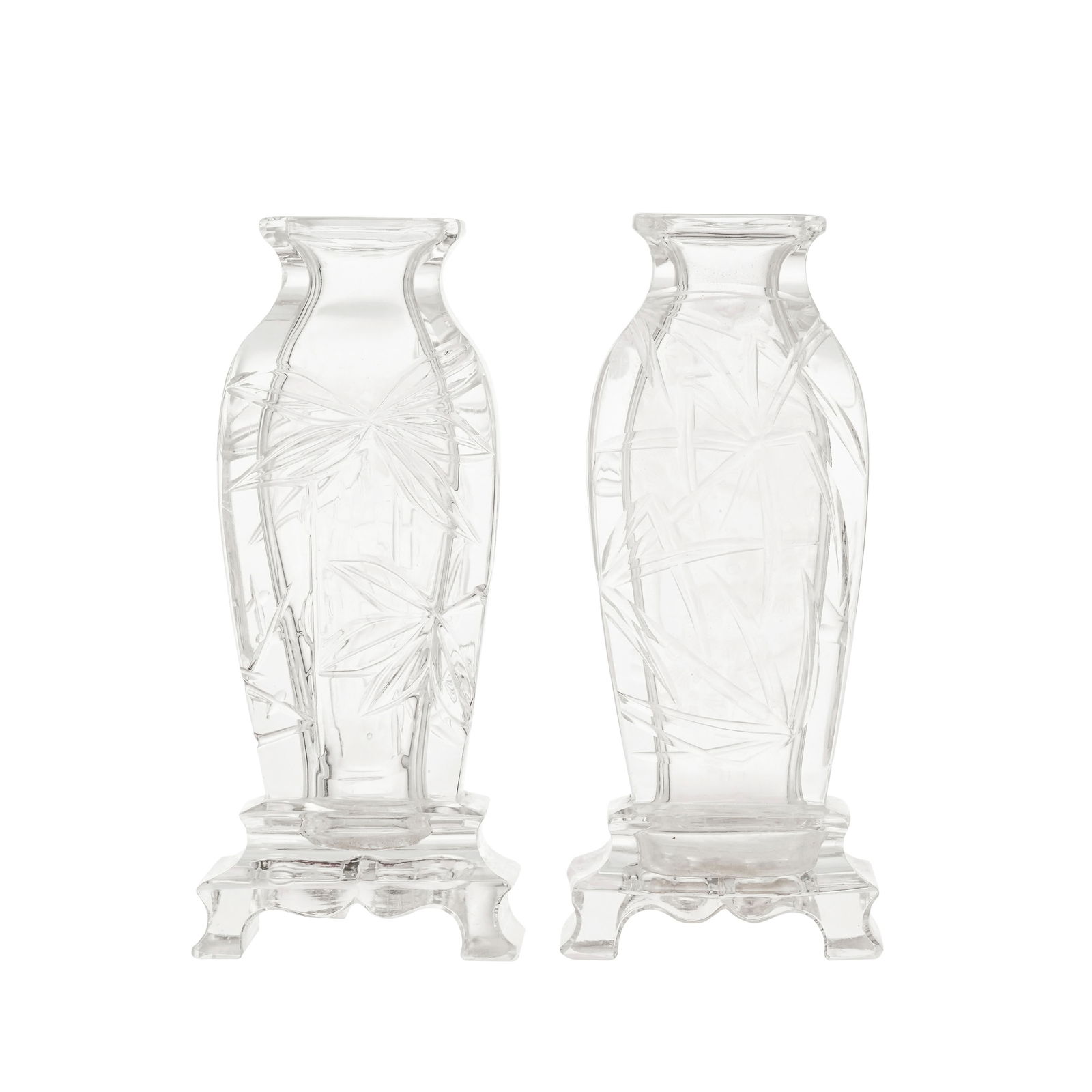 Paire de petits vases en cristal dans le goût de Baccarat, fin XIXe s., à décor de ba - 2