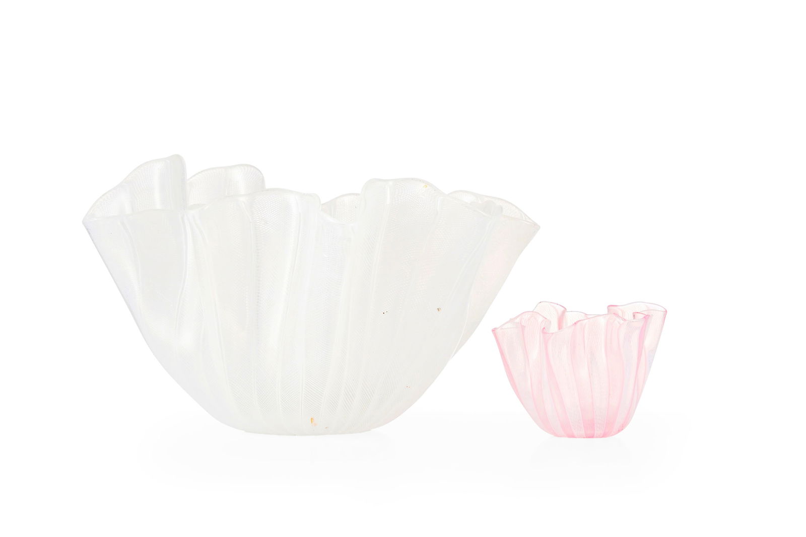 Ensemble de 2 vases Fazzoletto en verre de Murano, 1 signé Venini, seconde moitié du XXe s - 2