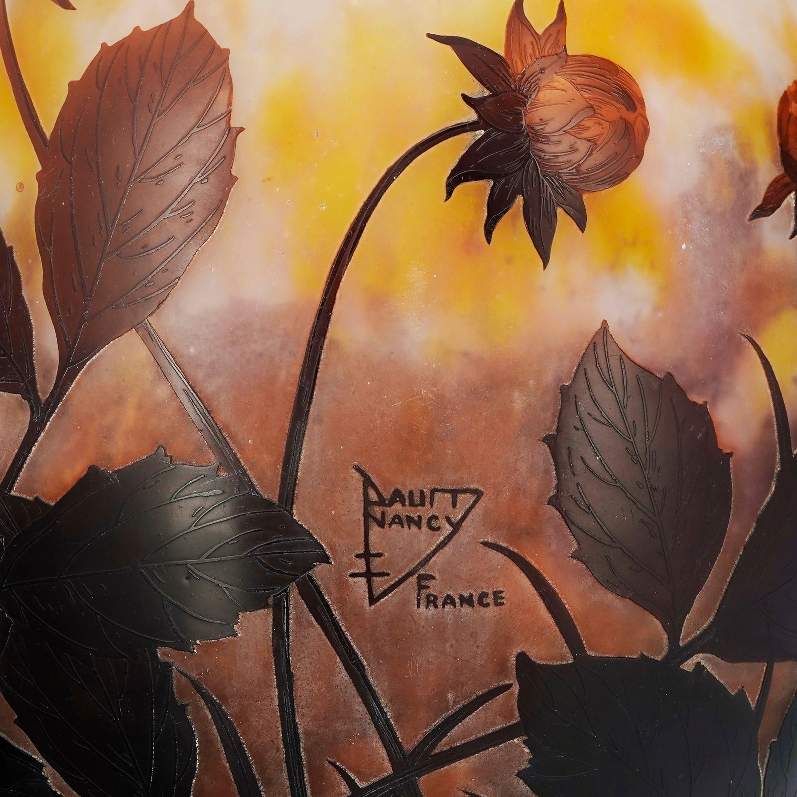 Grand Vase en verre multicouche signé Daum Nancy, à décor dégagé à l'a - 7