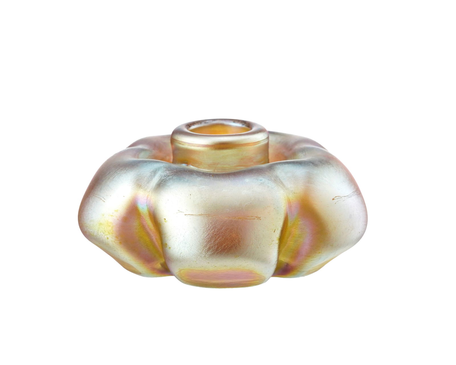 Petit vase polylobé en verre Favrile, signé Louis C. Tiffany, numéroté 6945, h. : Petit vase polylobé en verre Favrile, signé Louis C. Tiffany, numéroté 6945, h. 3,5 cm 