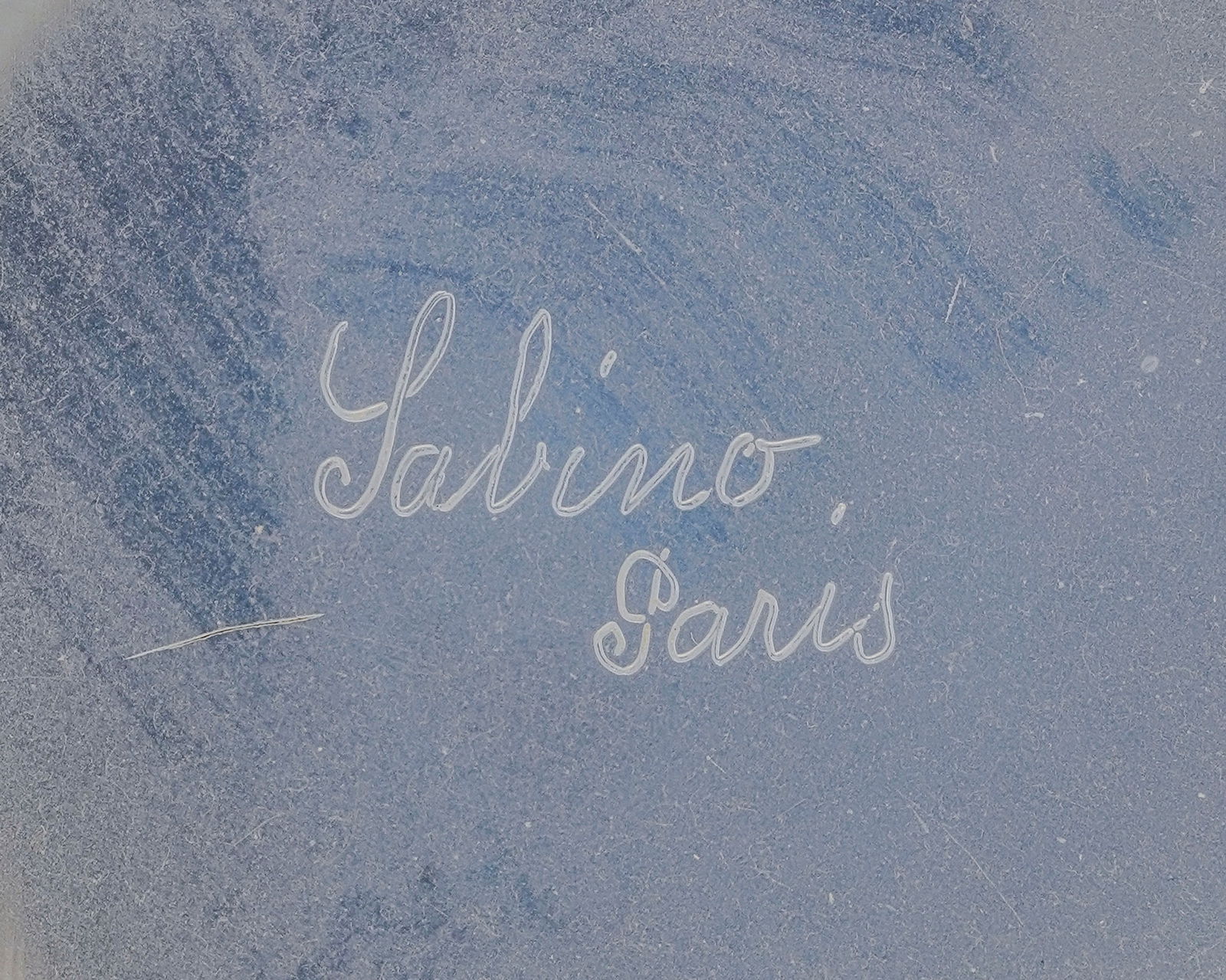 Vase boule Art Déco en verre opalescent, signé Sabino Paris, modèle Alvéoles et  - 4