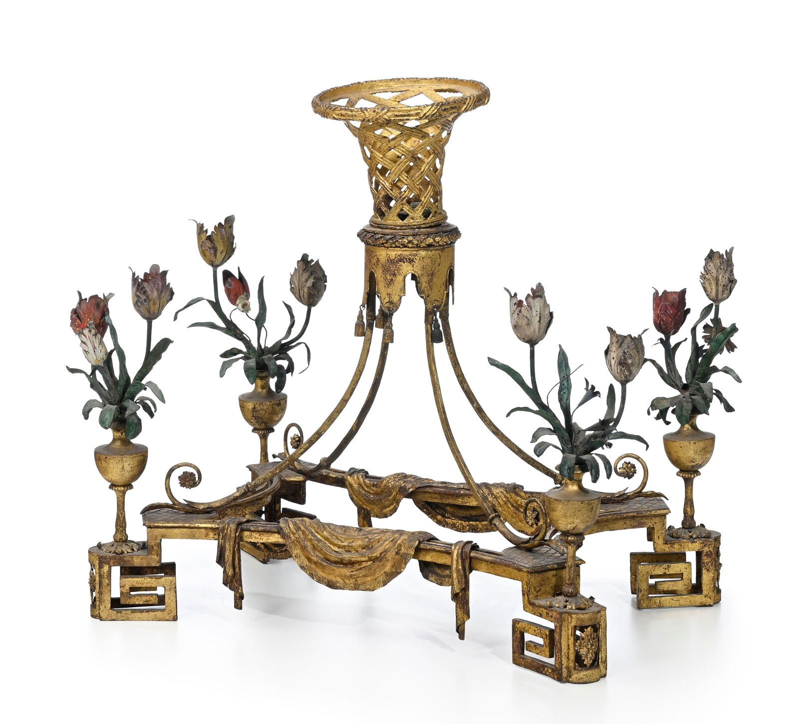 Centre de table néoclassique, XIXe s., en métal doré et tôle peinte, à corp: Centre de table néoclassique, XIXe s., en métal doré et tôle peinte, à corps central en forme de baldaquin agrémenté de draperies et de bouquets de fleurs dans les