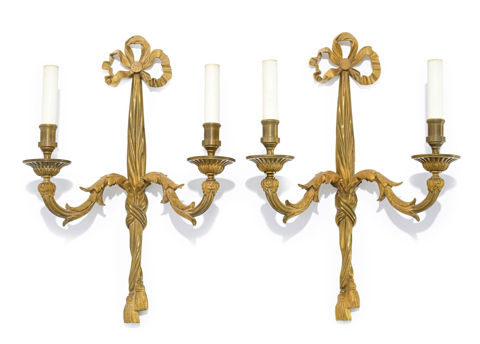 Paire d'appliques de style Louis XVI, fin XIXe s., en bronze ciselé et doré, à dé (1 of 1)