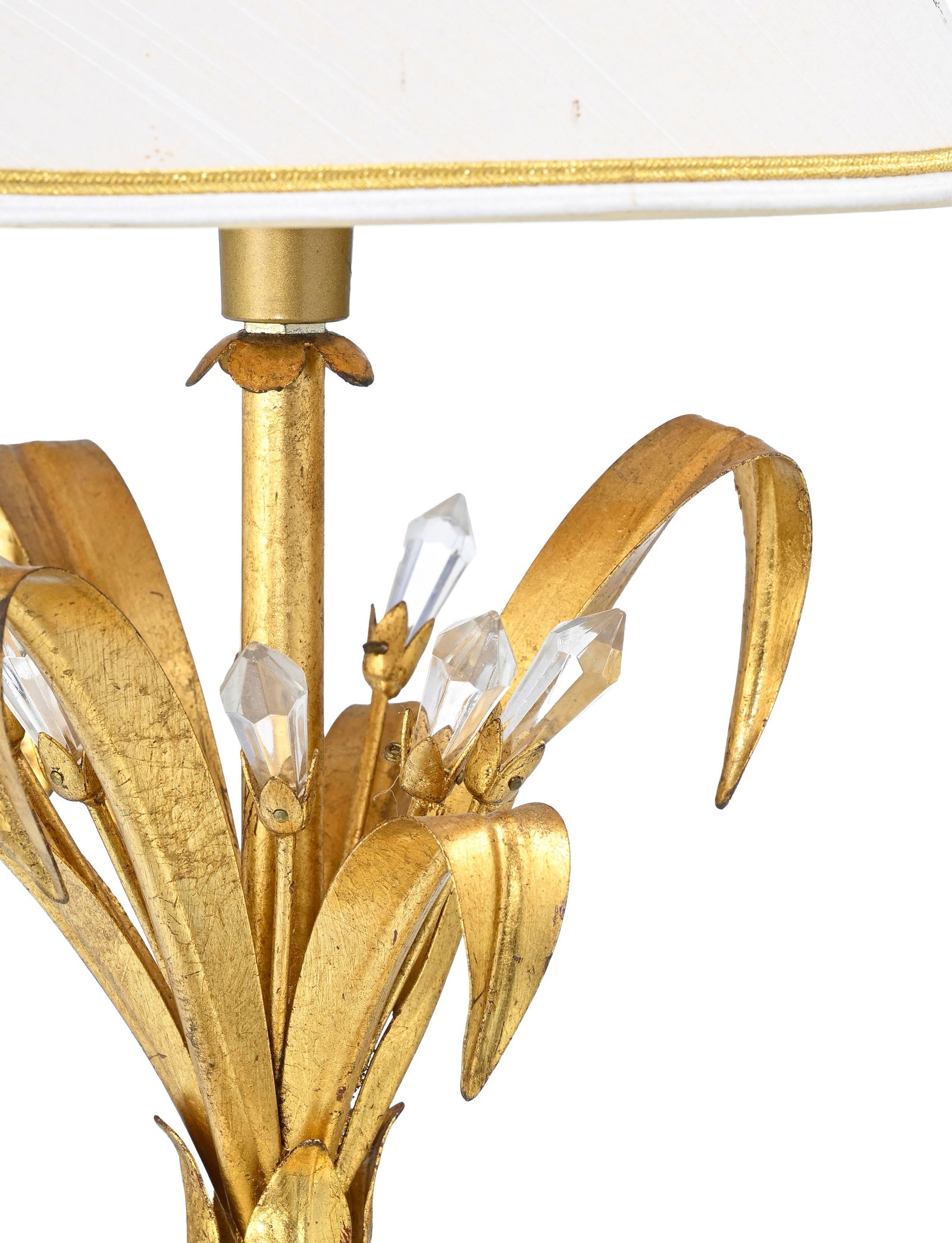 Paire de lampes, XXe s., en métal doré, à décor simulant des roseaux, abat-jour  - 2