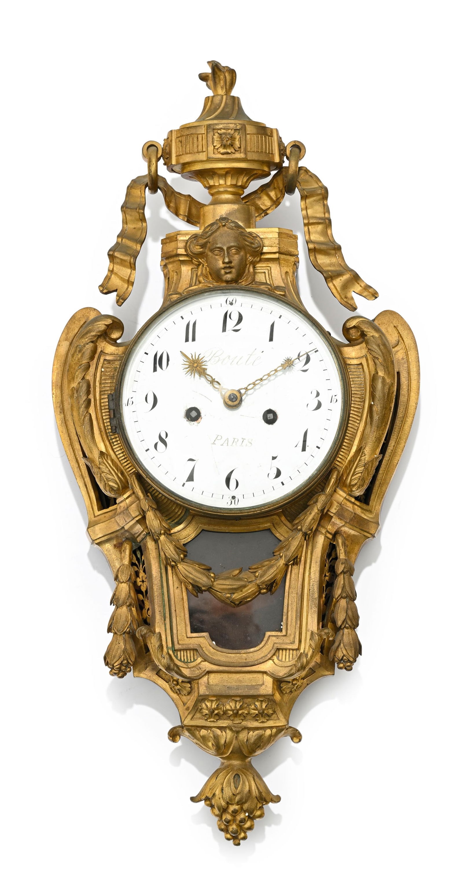 Cartel d'applique de style Louis XVI, XIXe s., en bronze doré à décor de ruban laurie: Cartel d'applique de style Louis XVI, XIXe s., en bronze doré à décor de ruban lauriers, mascaron et feuilles d'acanthe, cadran émaillé signé Bouté Paris,