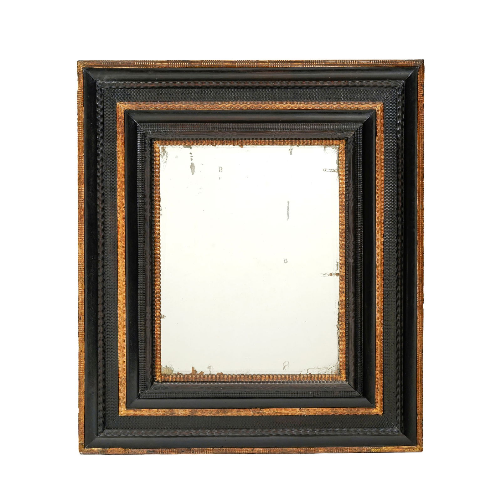 Miroir, Pays-Bas, en partie du XVIIIe s., en bois noirci et bois doré, cadre composé de fr: Miroir, Pays-Bas, en partie du XVIIIe s., en bois noirci et bois doré, cadre composé de frises ondulées, 109x96 cm Conditionmarques à la glace usures et manques à la dorure 