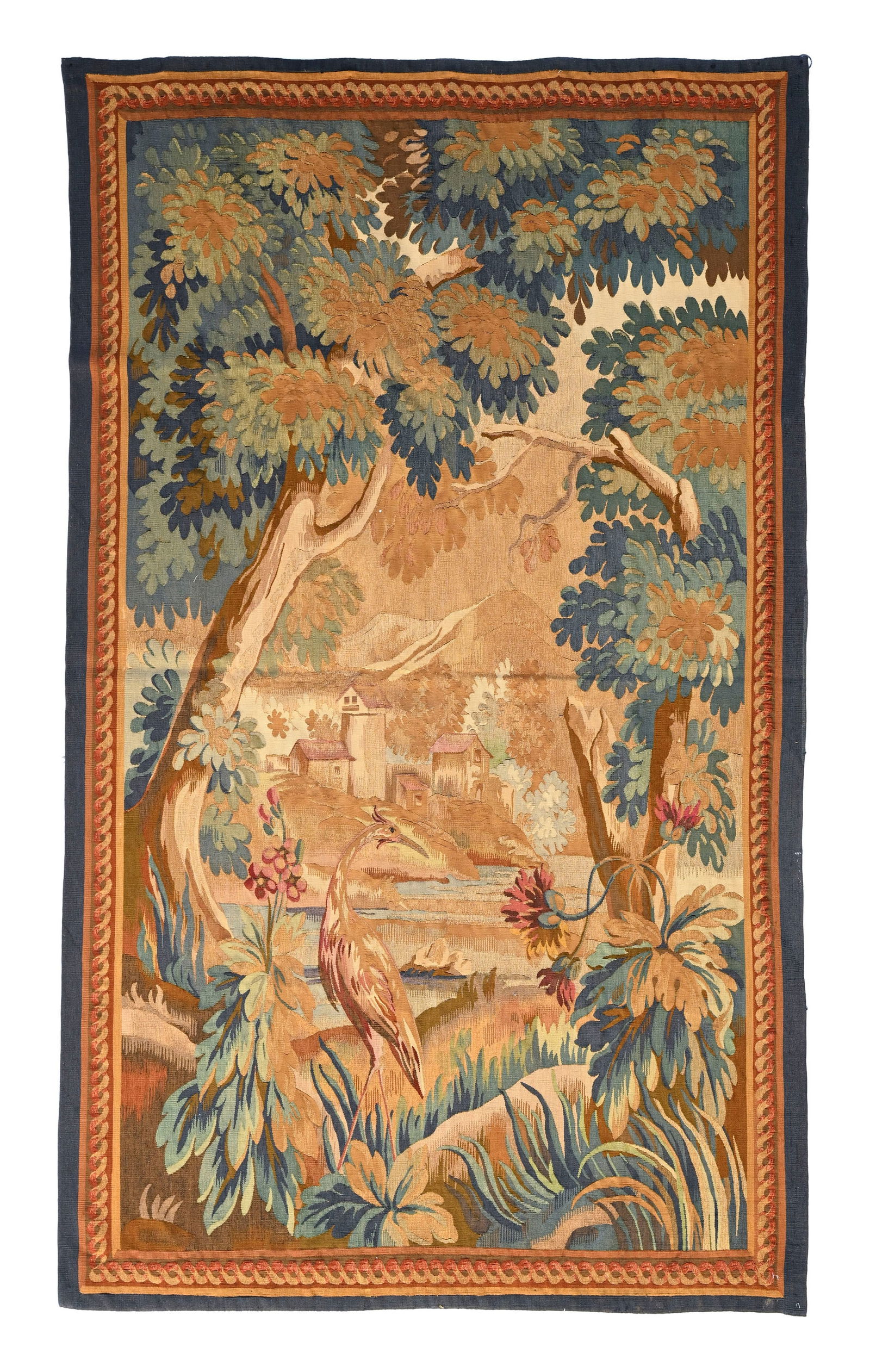 Tapisserie d'Aubusson en laine et soie, fin XIXe s., à décor polychrome d'un échassie: Tapisserie d'Aubusson en laine et soie, fin XIXe s., à décor polychrome d'un échassier dans un paysage fluvial arborisé avec vue sur un village, fine bordure composée d'une